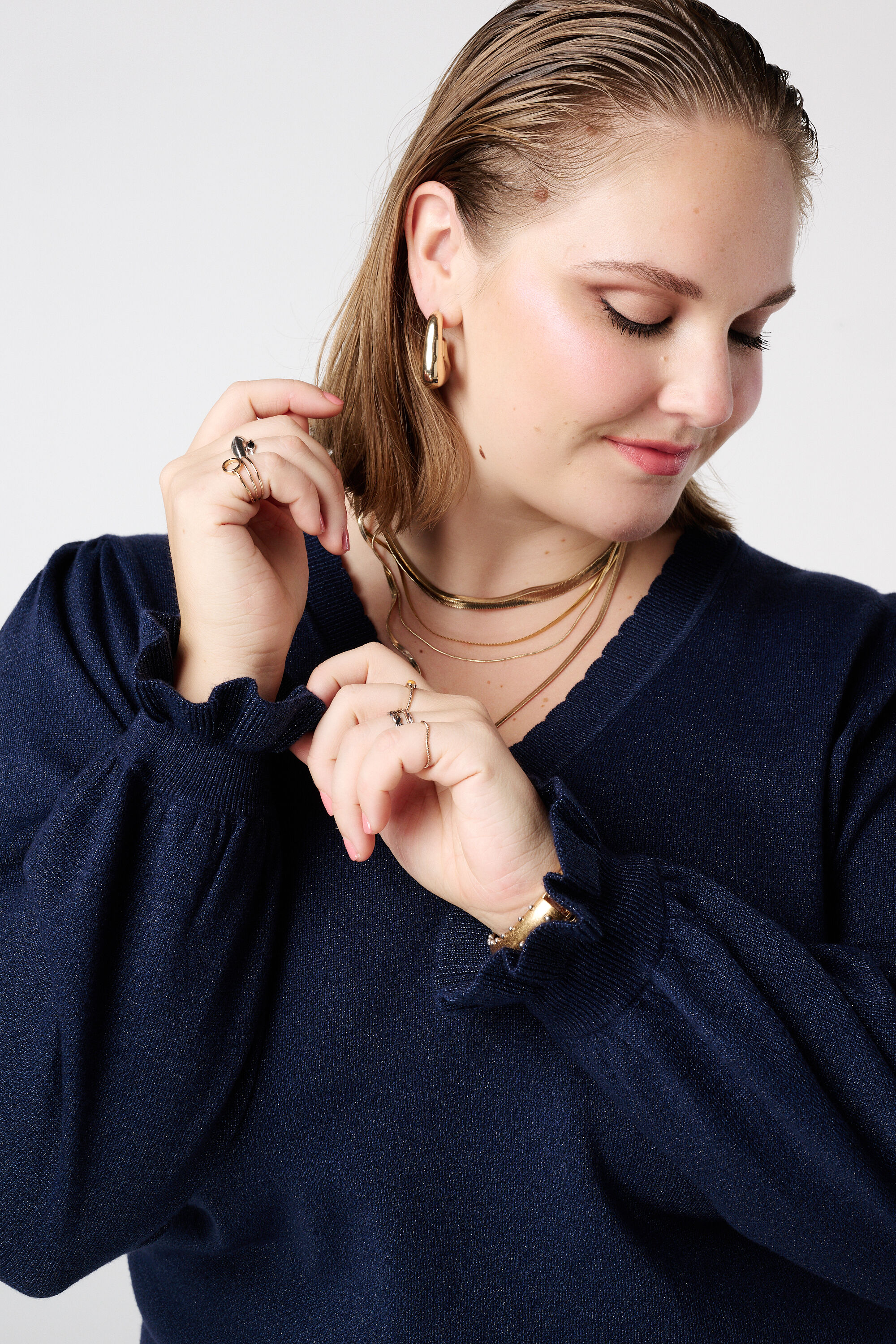 Pull en lurex avec manches volant&eacute;es image number 4