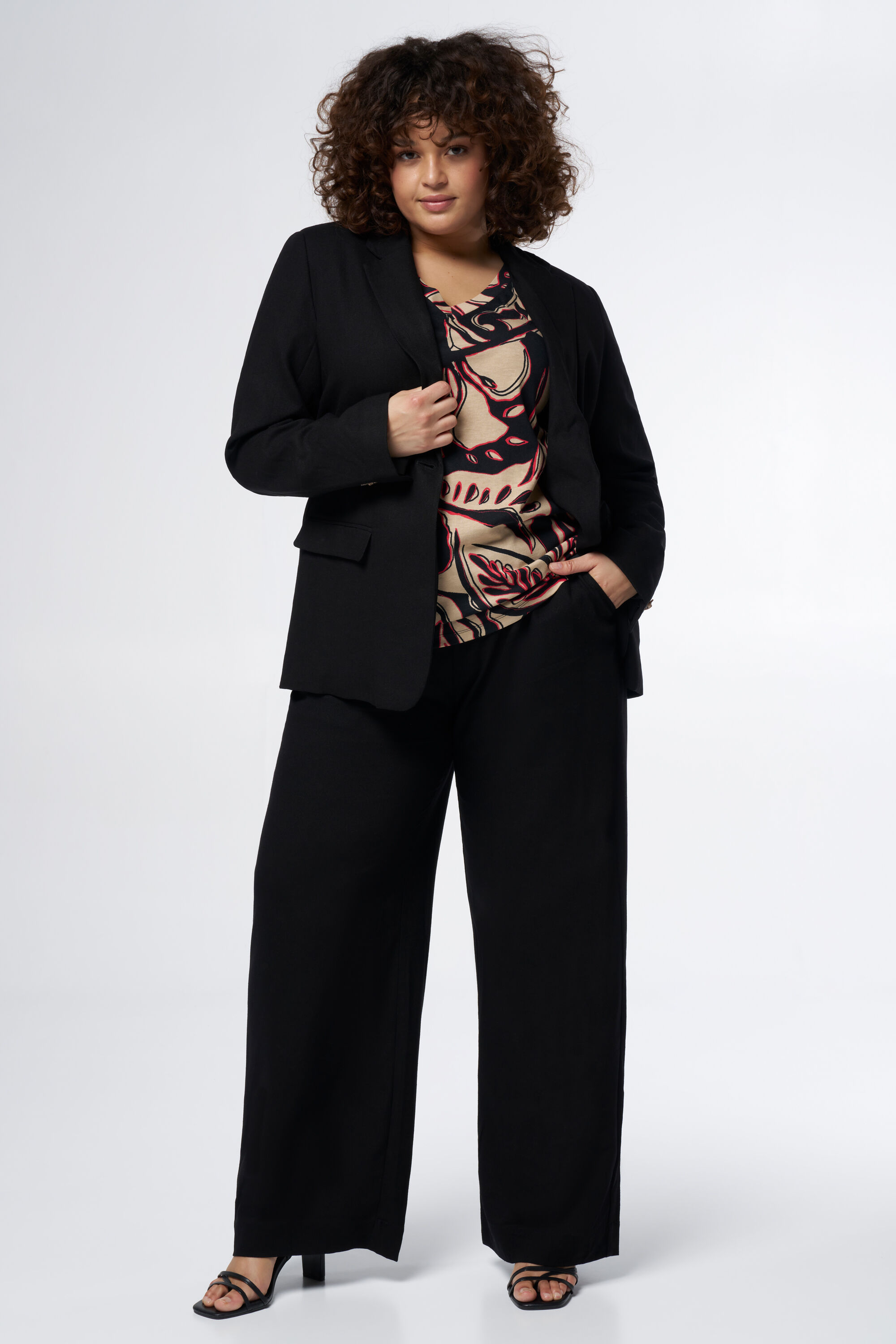 Blazer en lin &agrave; coupe droite image number 5