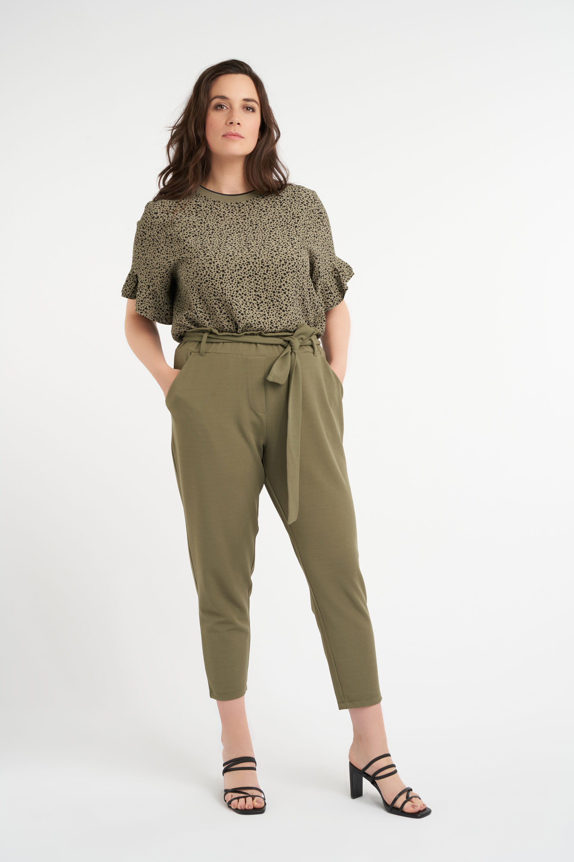 Pantalon avec n&oelig;ud papillon image number 4