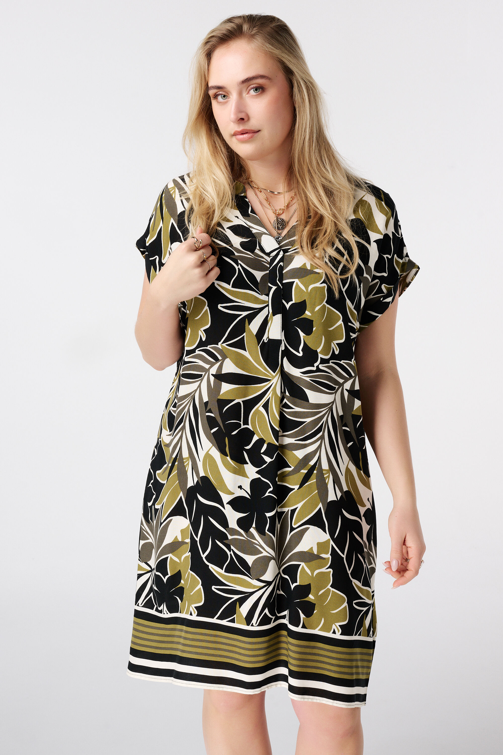 Robe &agrave; encolure en V image number 5