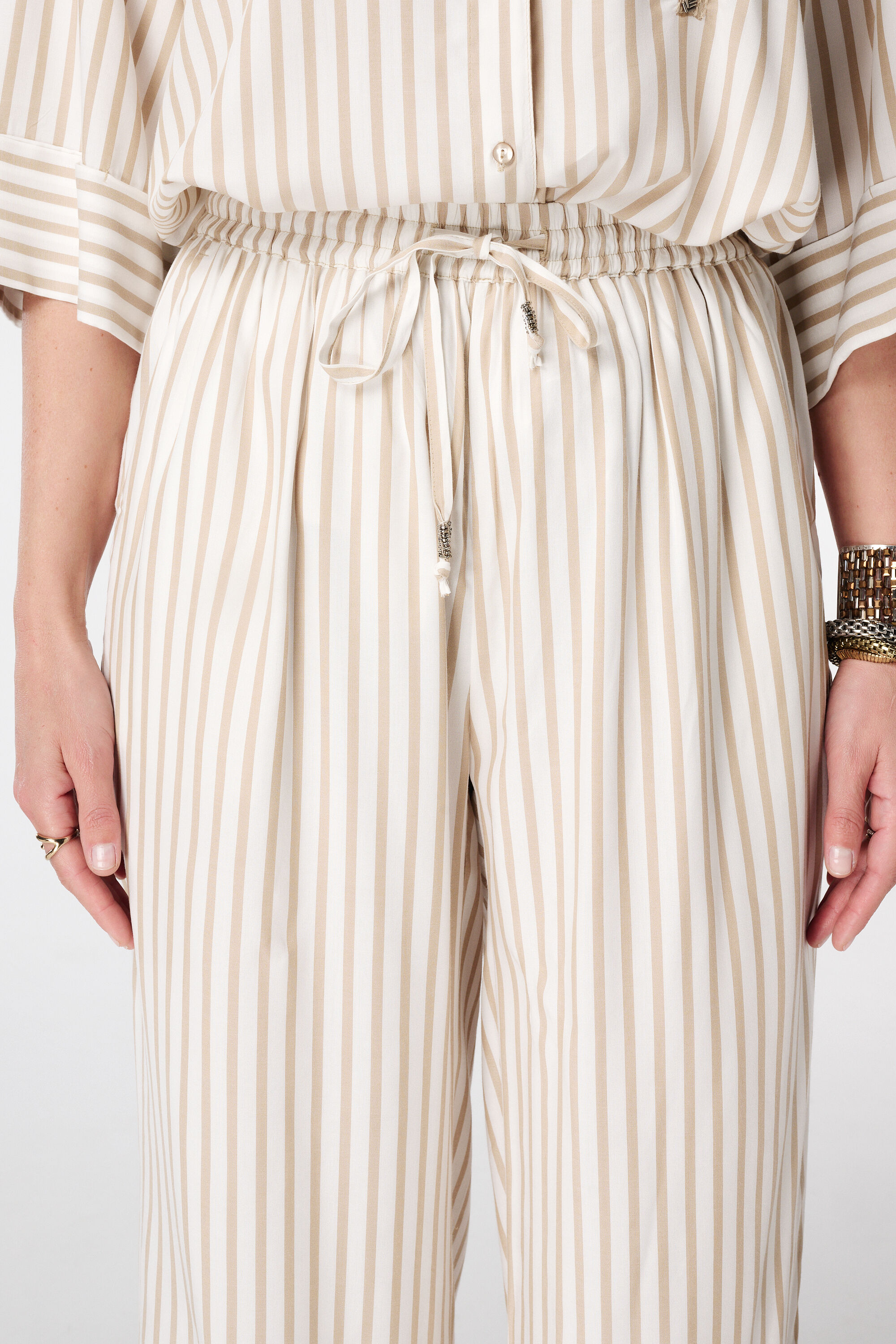 Pantalon en lin ray&eacute; image number 4