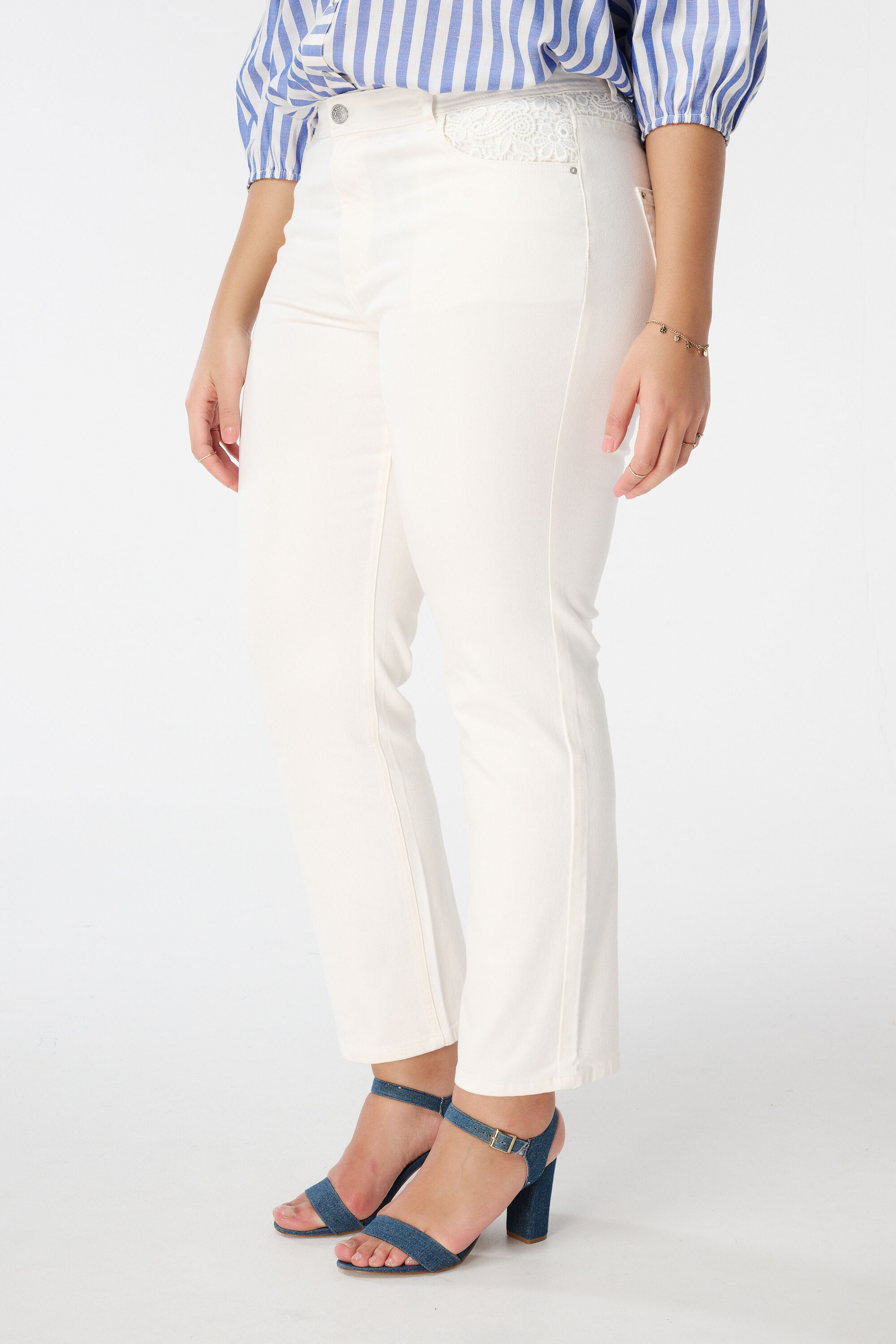 Jean droit avec broderie image number 5