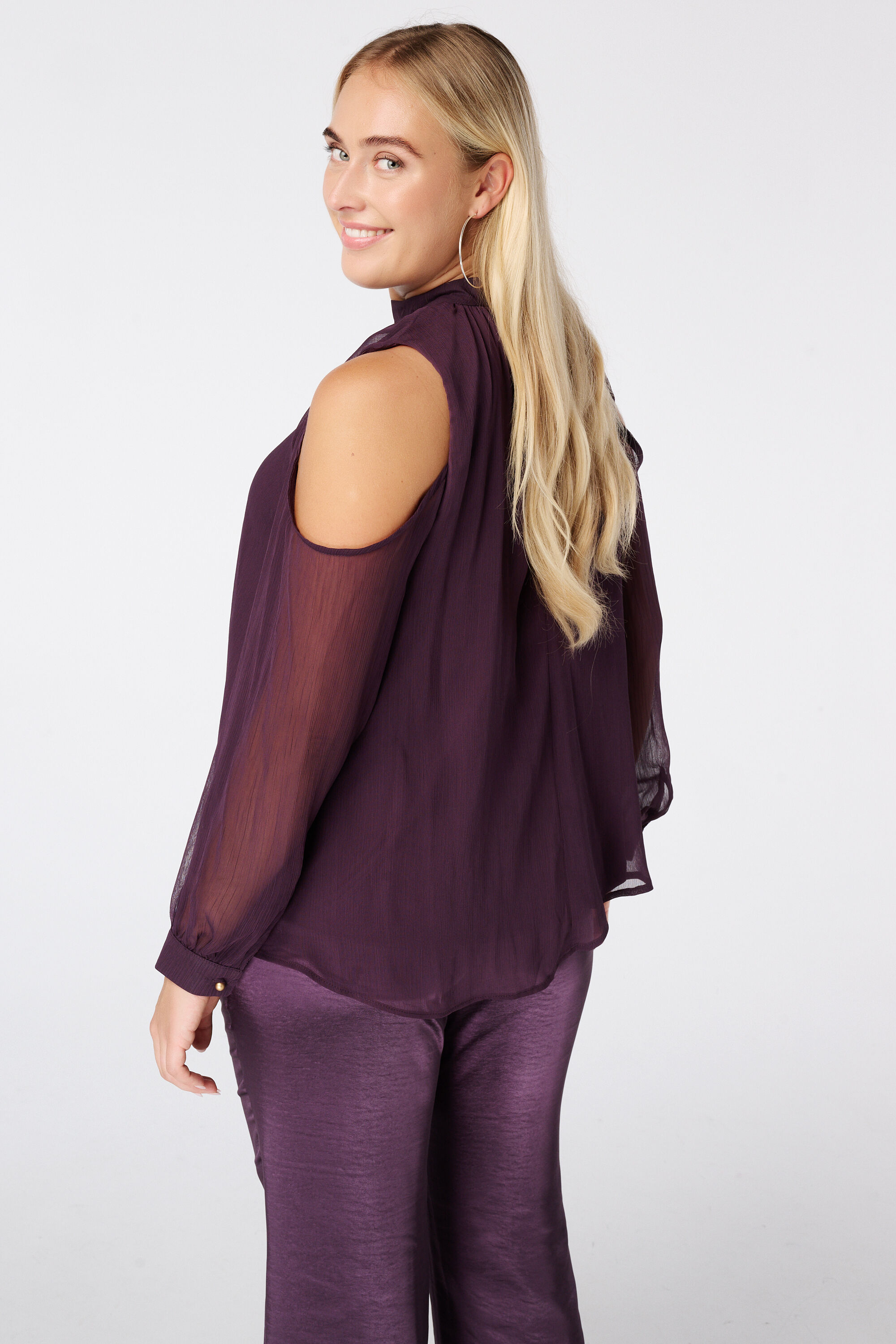 Top avec d&eacute;tails cut-out image number 1