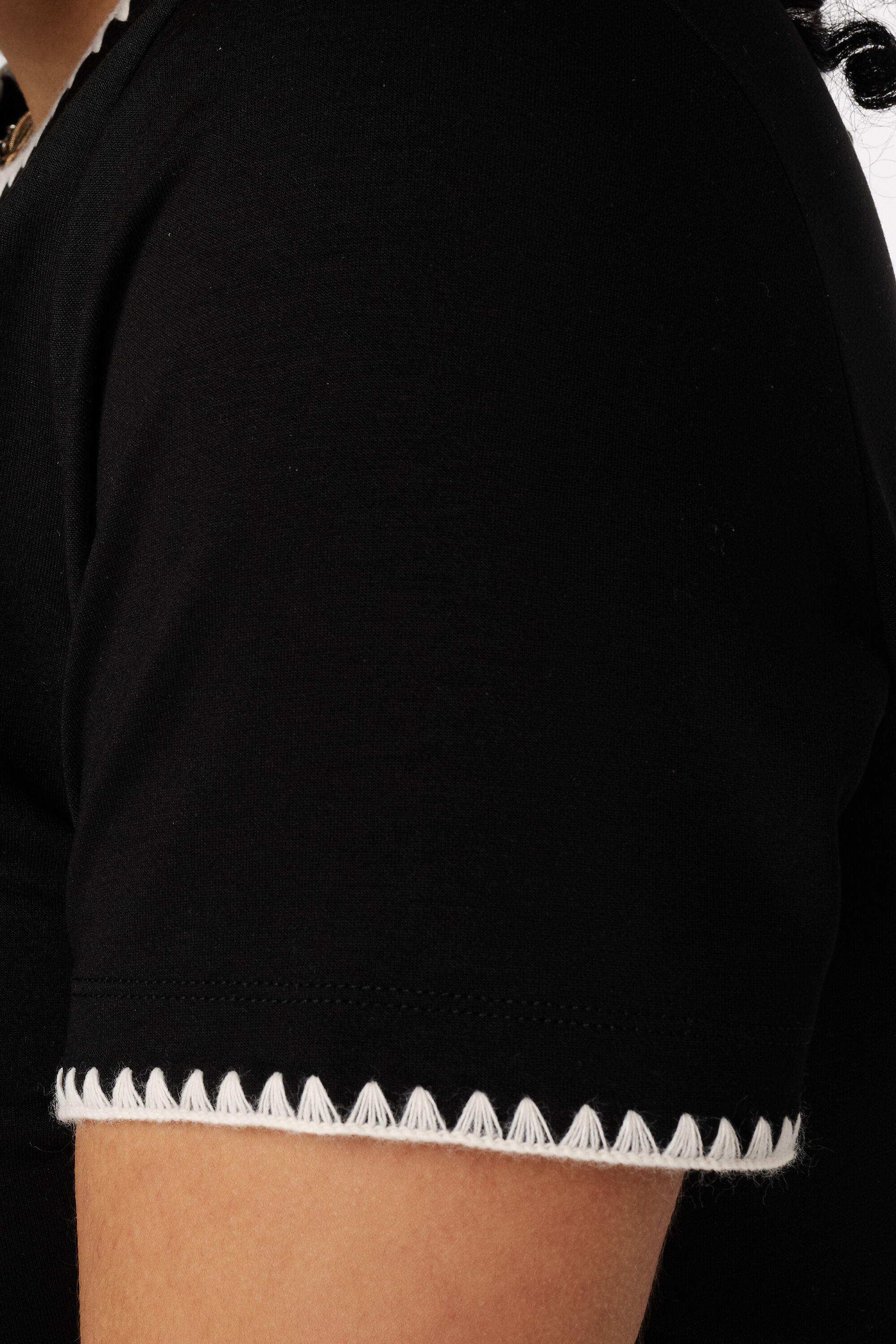 T-shirt avec finitions d&eacute;coratives image number 6