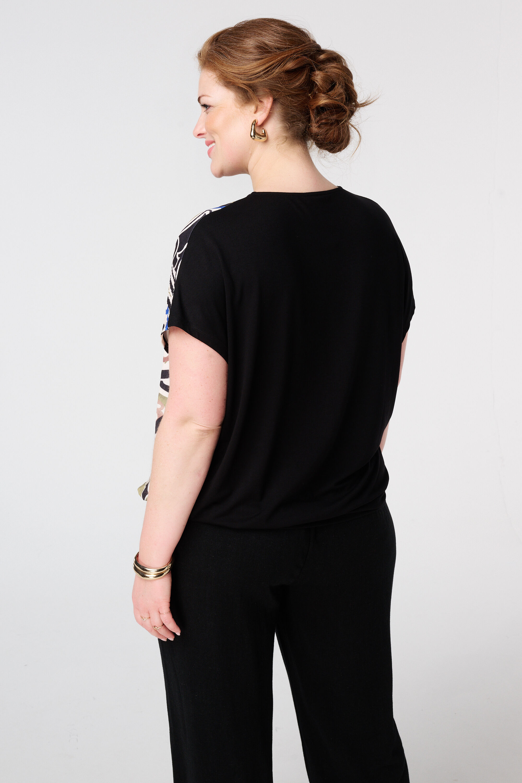 Haut textur&eacute; et col en V image number 3