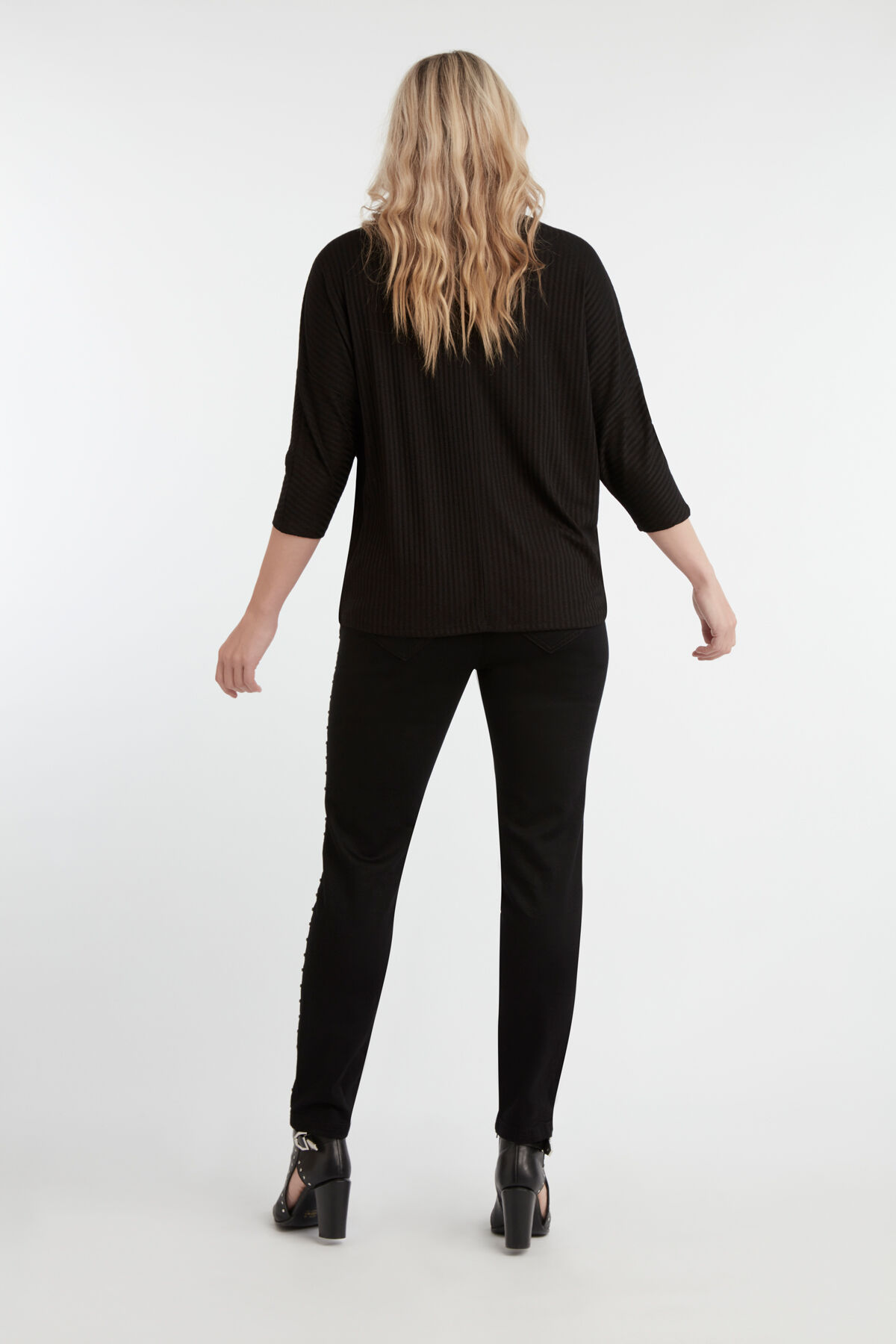 Pantalon avec des clous en pierre image number 4