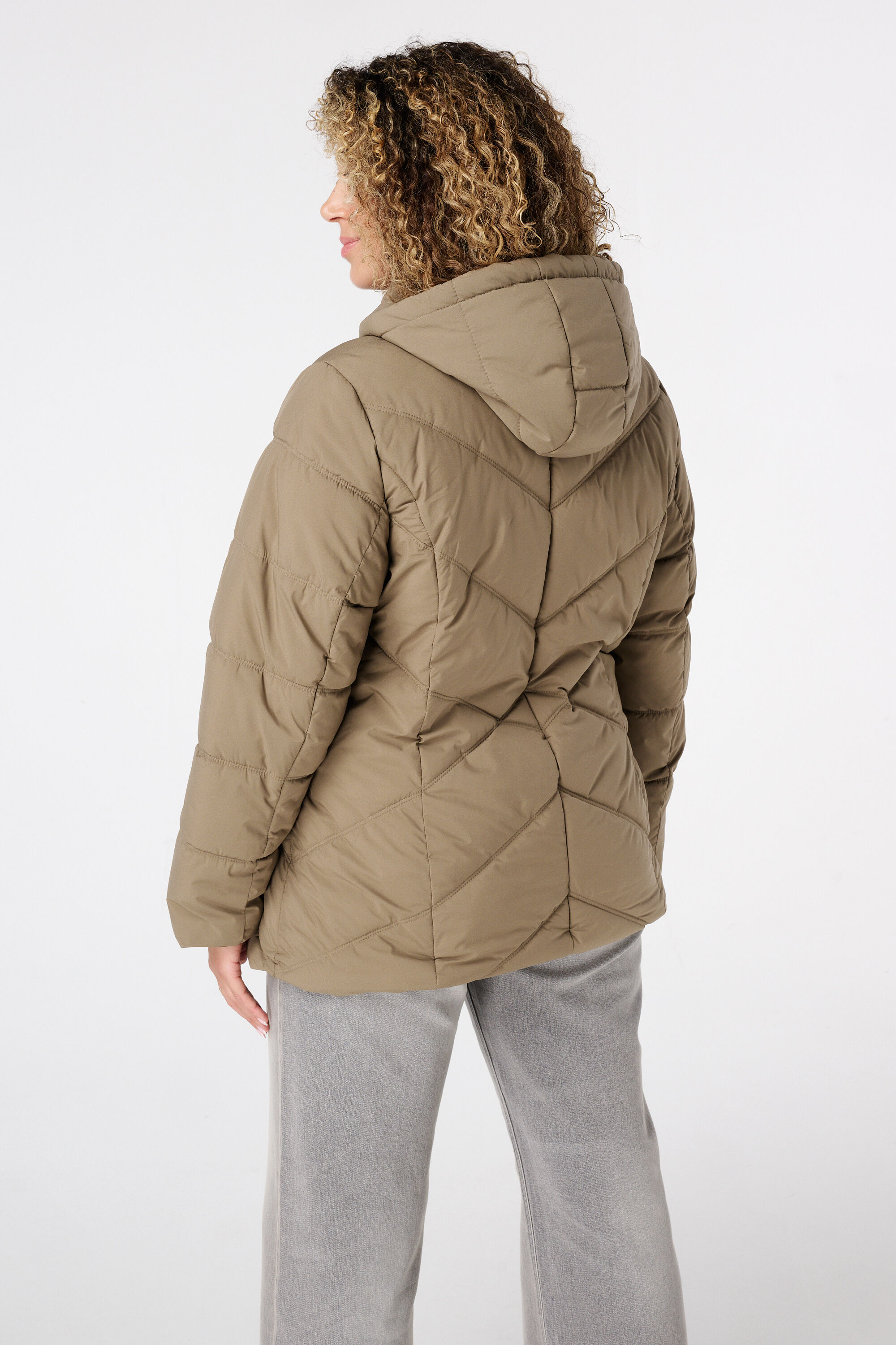 Veste matelass&eacute;e &agrave; capuche image number 3