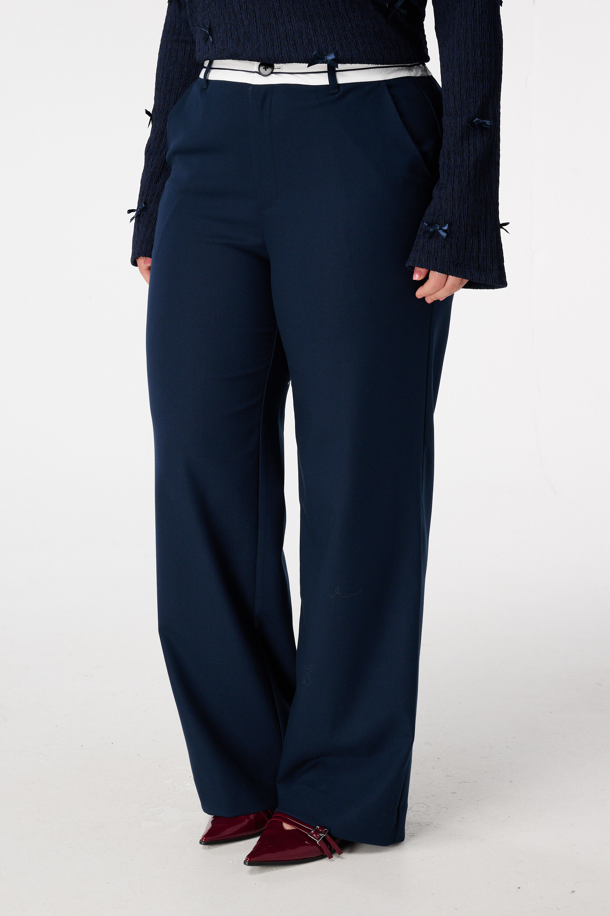 Pantalon wide leg avec d&eacute;tail contrastant image number 5