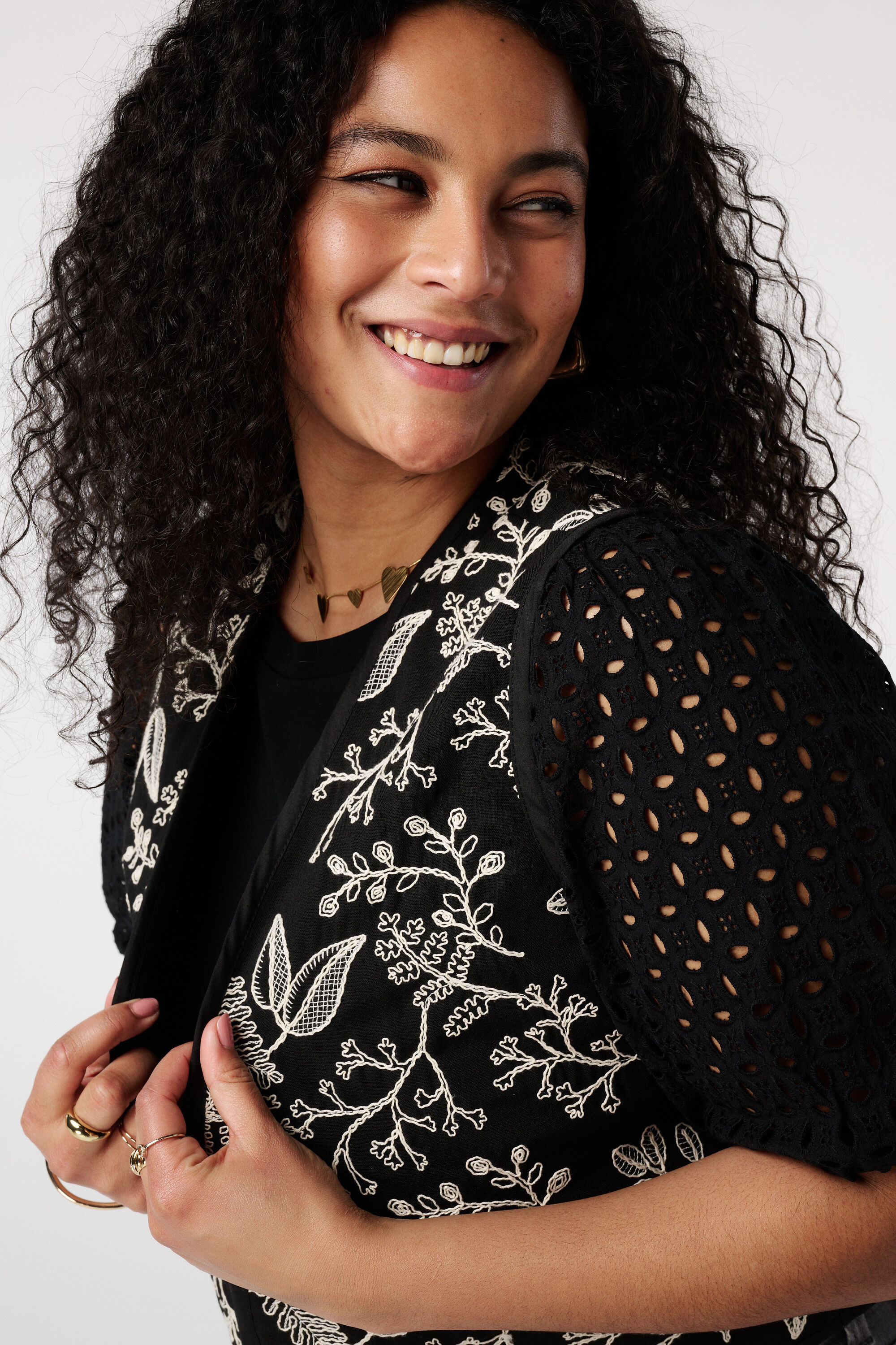 Gilet brod&eacute; image number 4