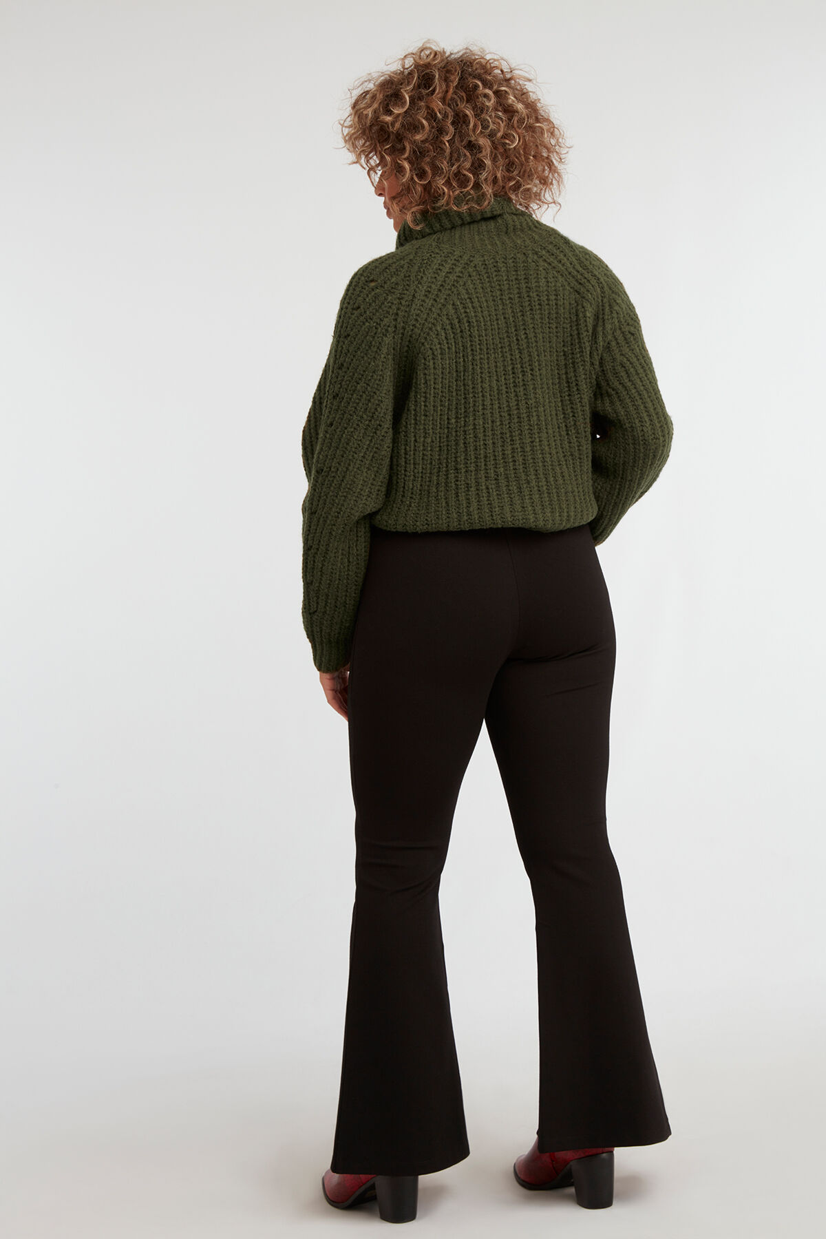 Pull en maille &eacute;pais &agrave; col roul&eacute;   image number 6