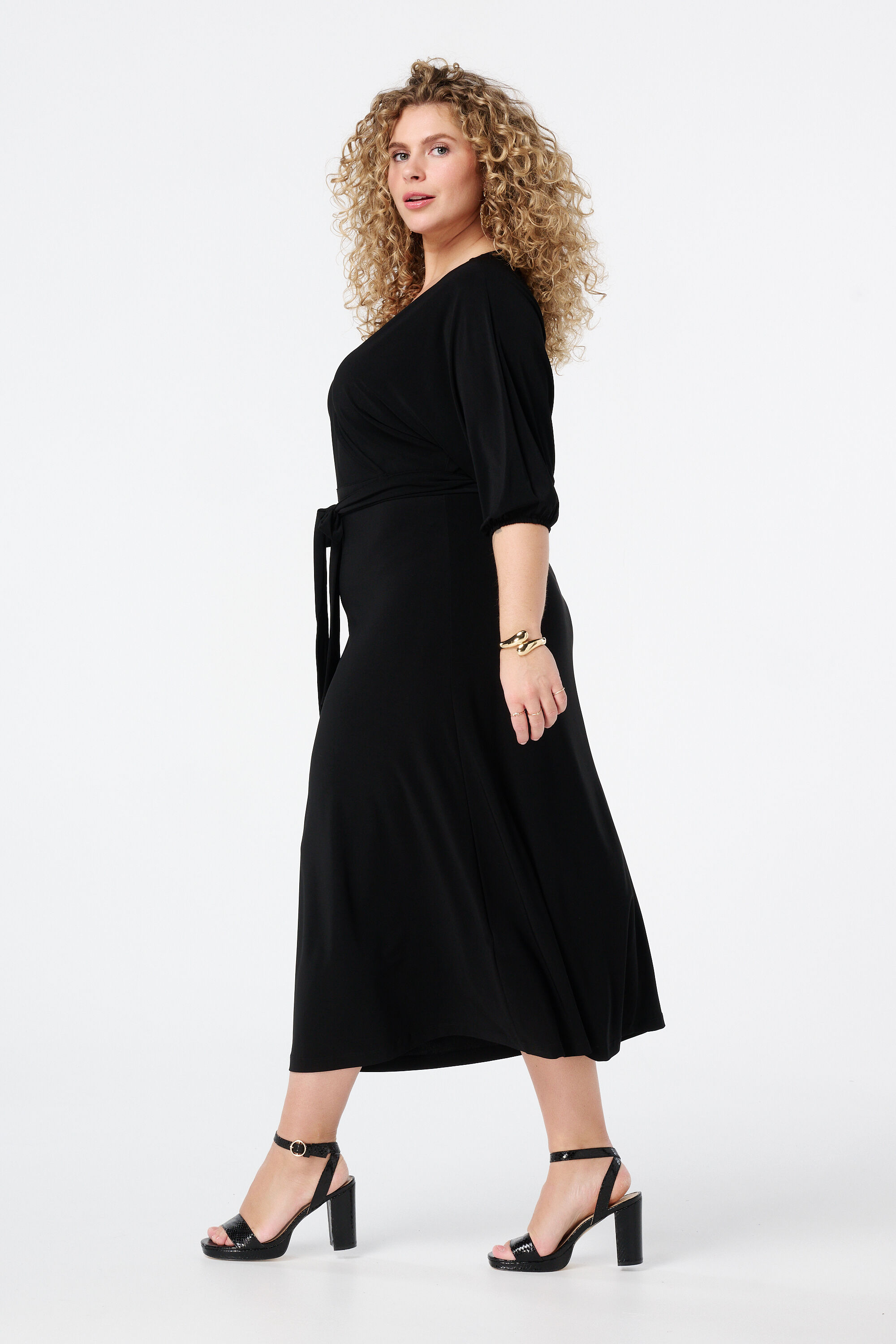 Robe longue avec coupe portefeuille image number 5