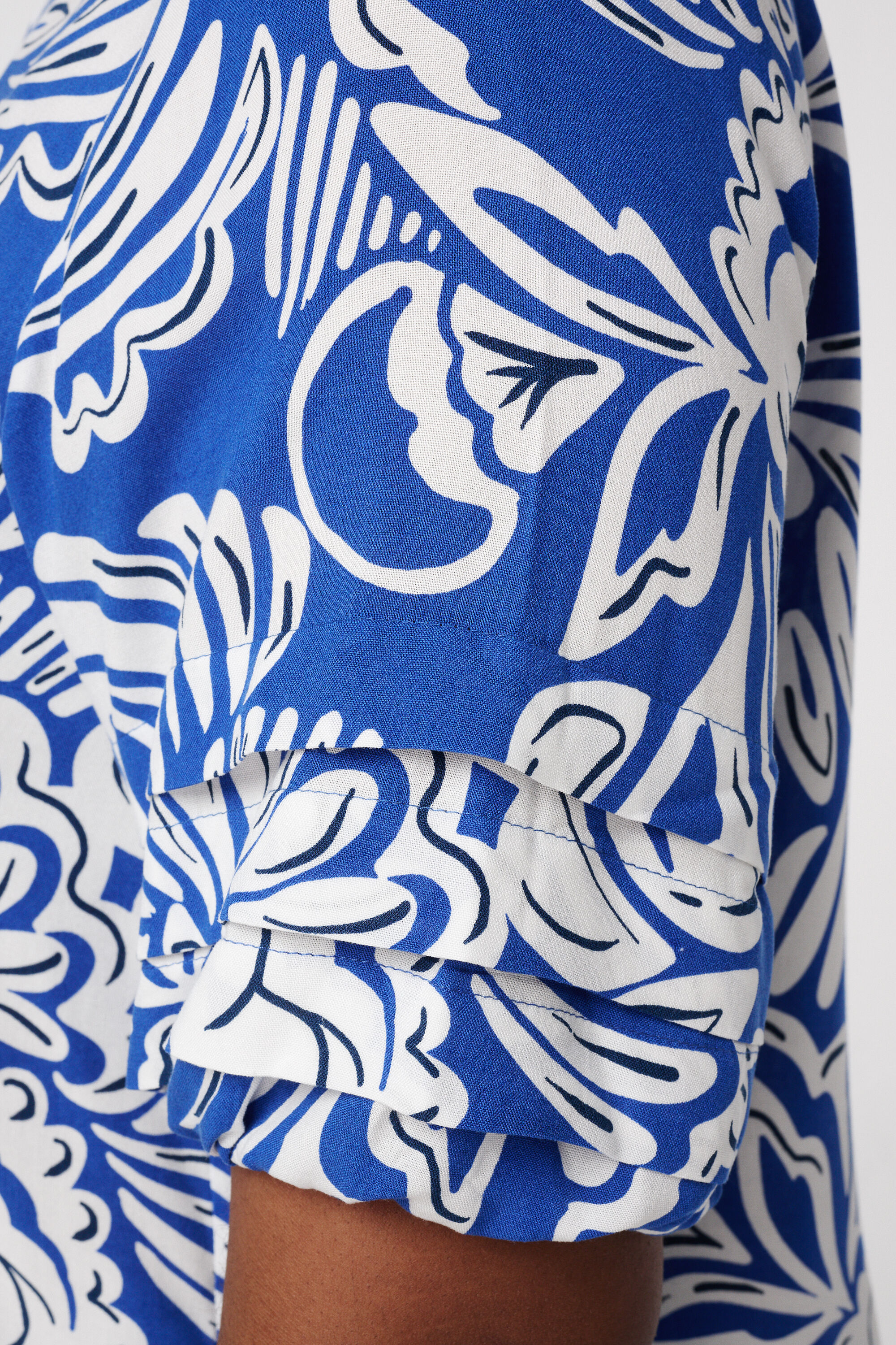 Chemisier &agrave; imprim&eacute; et &agrave; manches fantaisie image number 6