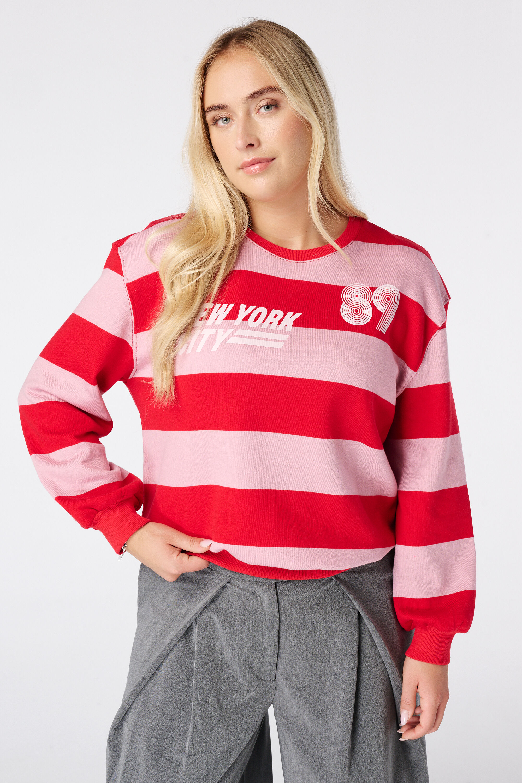 Sweat ray&eacute; avec motif