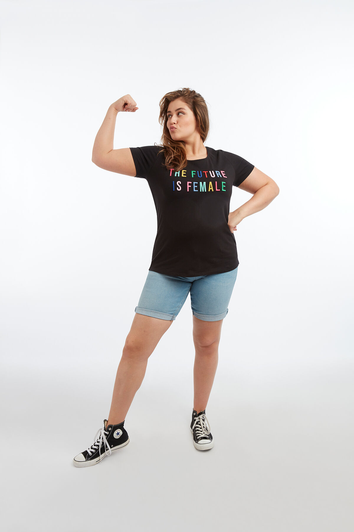 T-shirt brod&eacute; image number 6