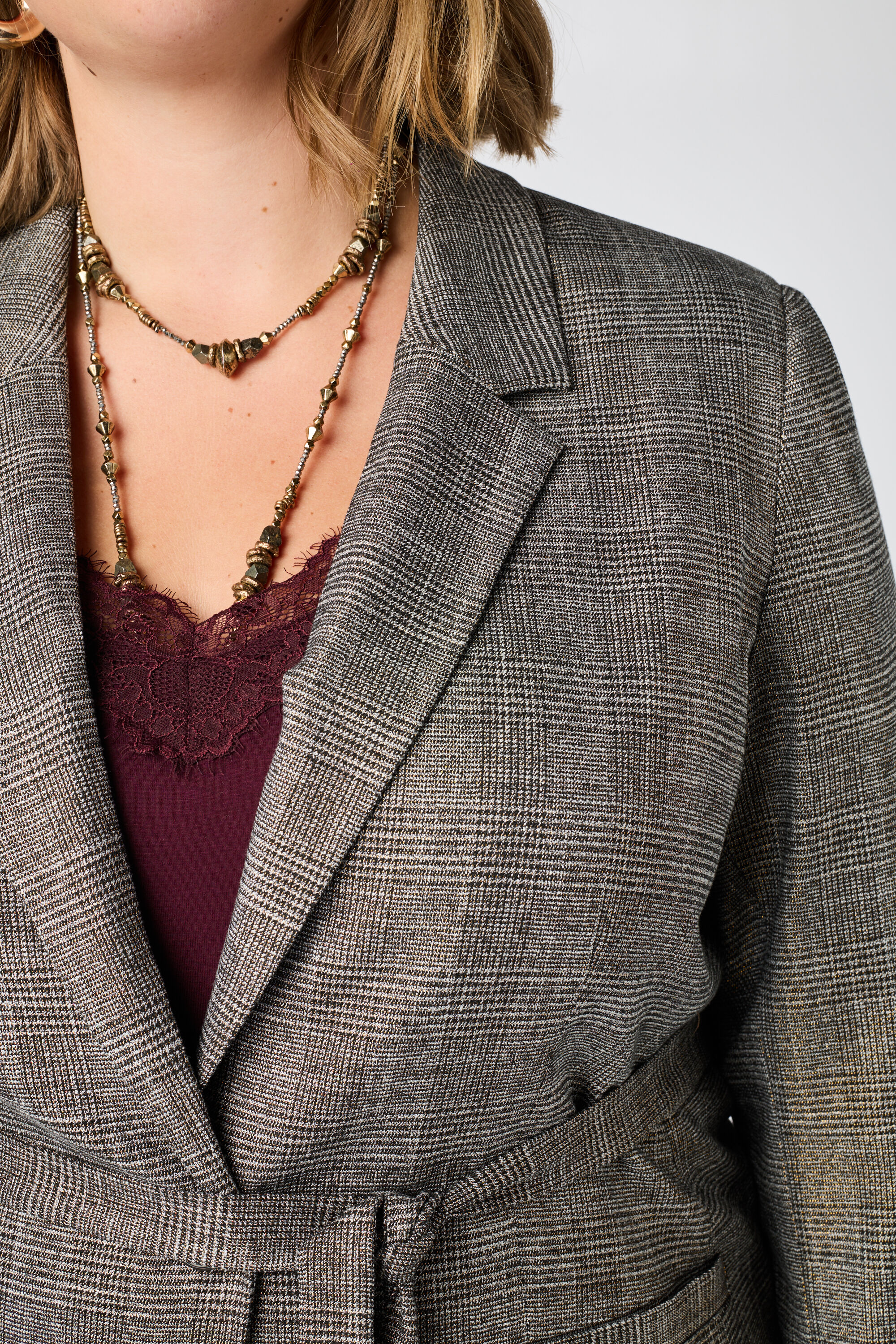 Blazer &agrave; carreaux avec ceinture image number 5