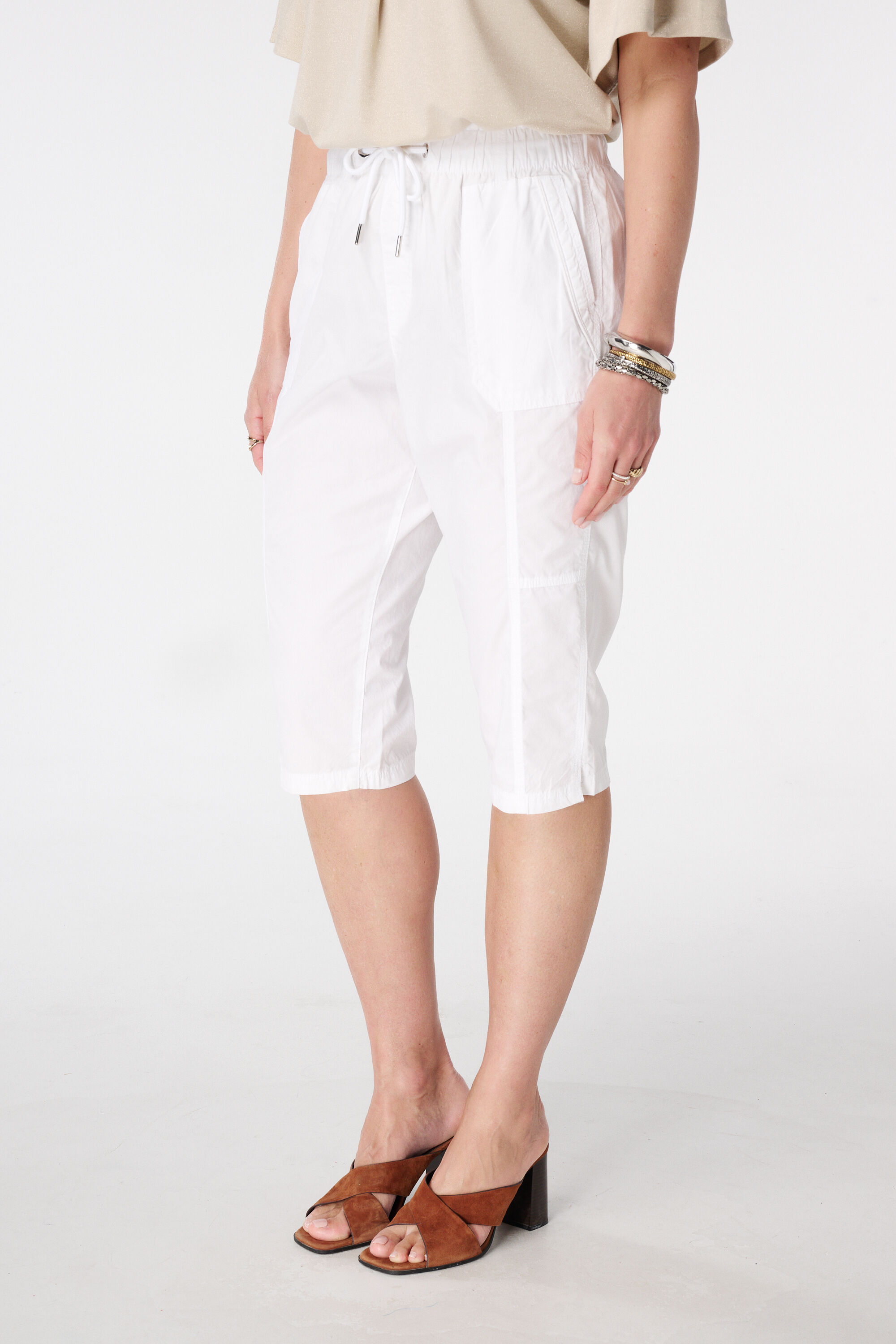 Pantalon capri avec taille &eacute;lastique image number 5