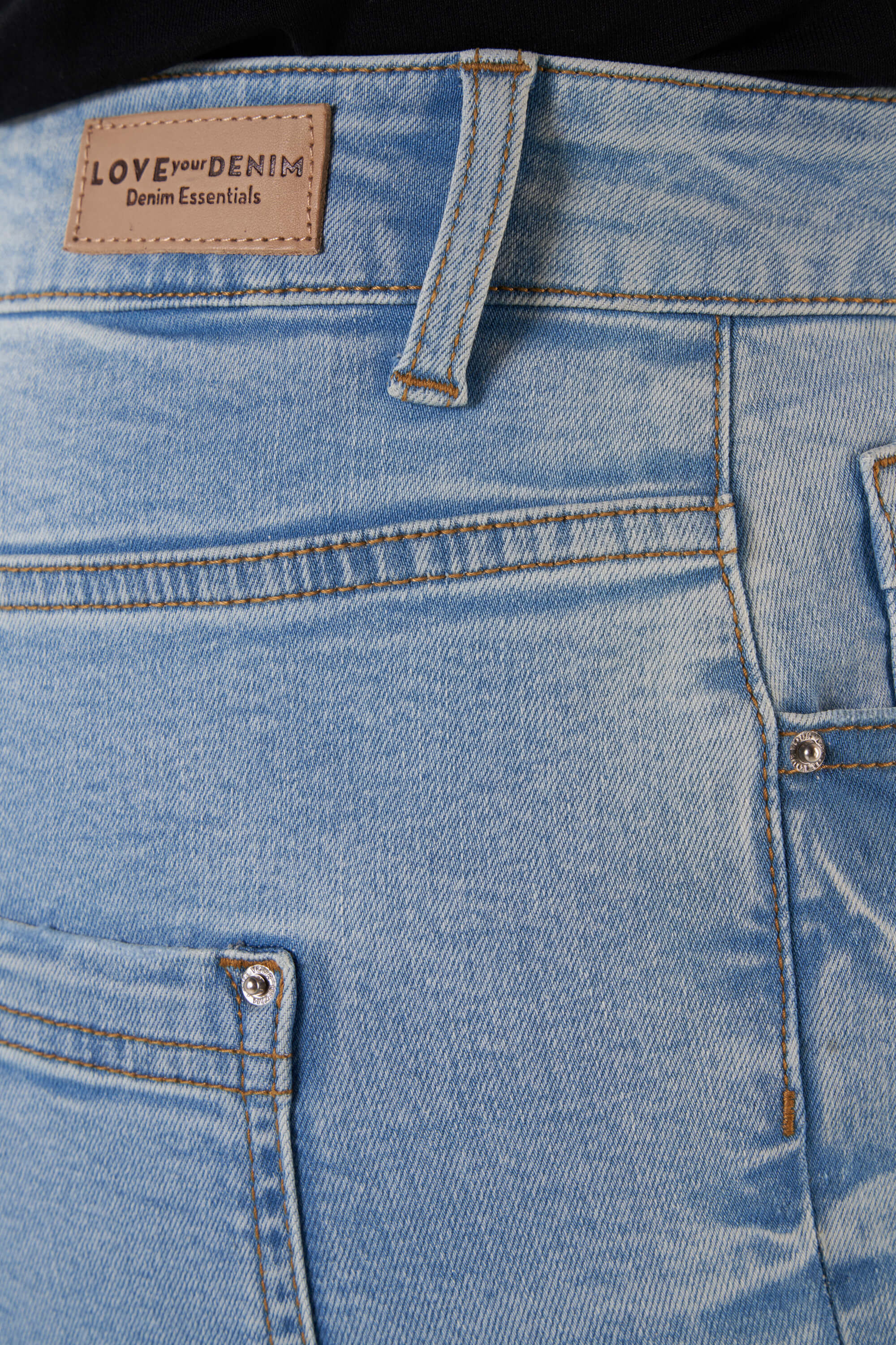 Jean &agrave; jambes droites LILY image number 4