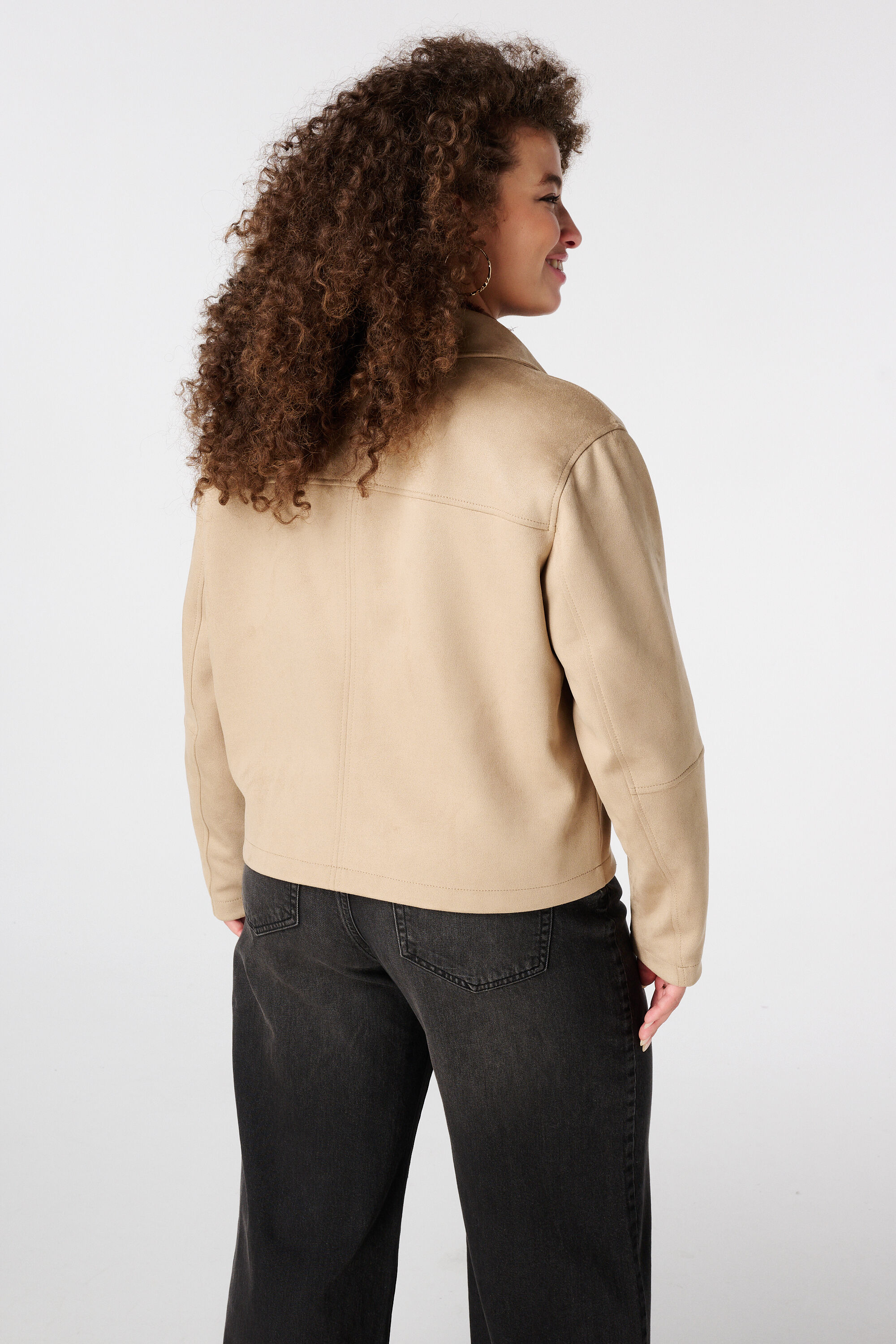 Veste en su&eacute;dine avec fermeture &agrave; boutons image number 3