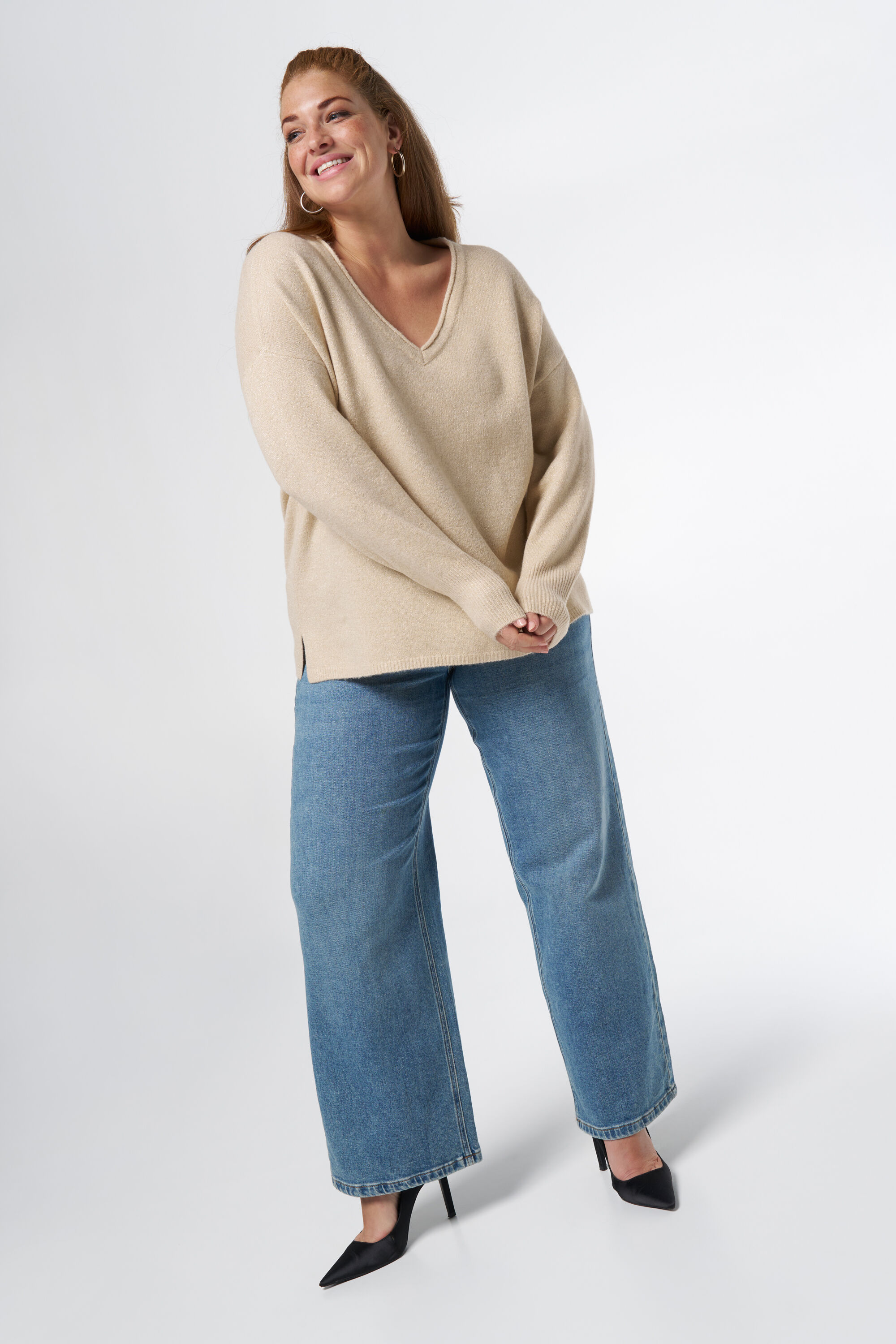 Pull avec d&eacute;tails &agrave; paillettes image number 5