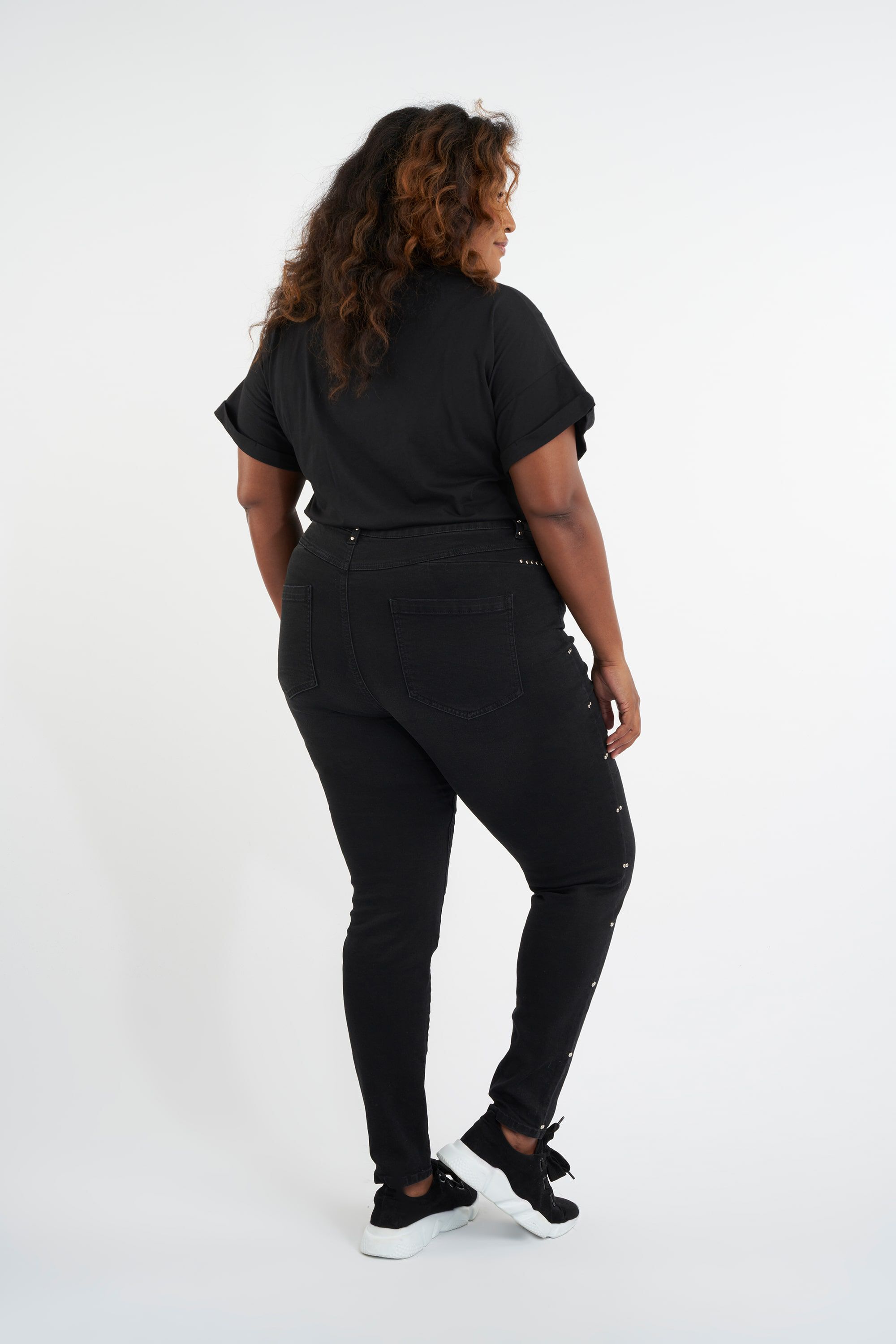 Jean avec clous  image number 3