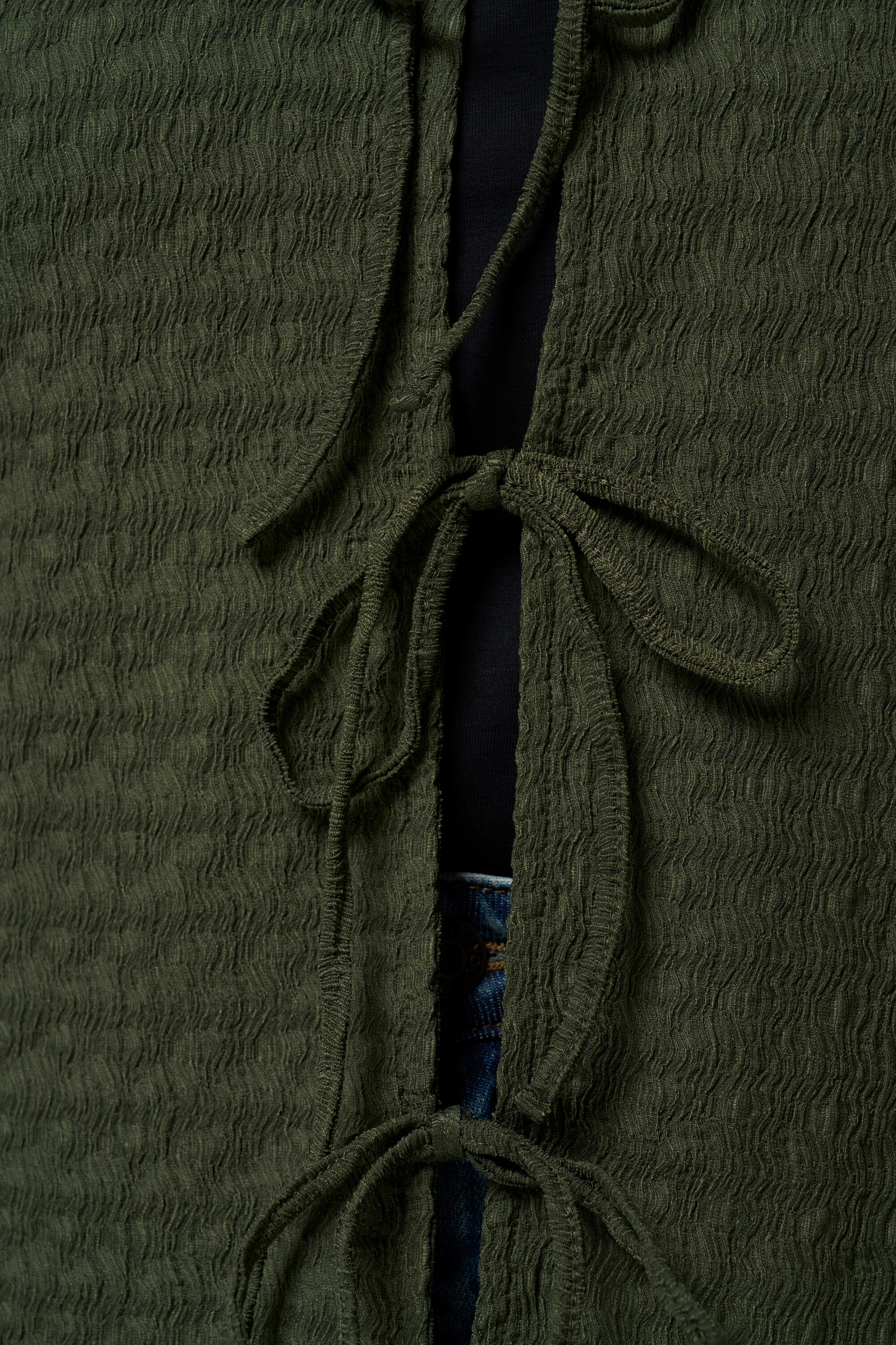 Haut avec n&oelig;uds fantaisie image number 4