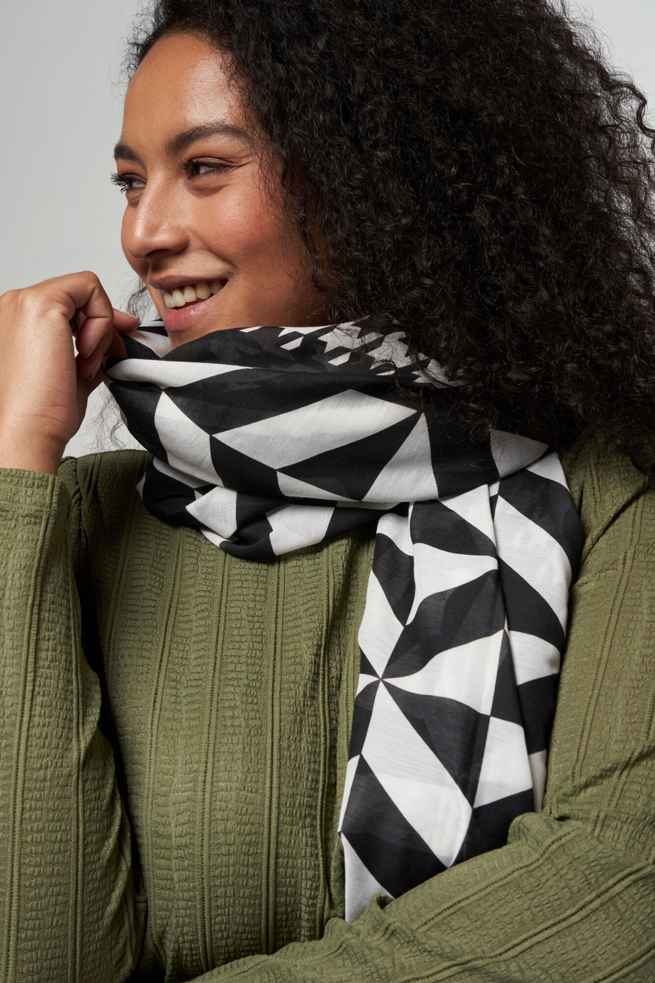 &Eacute;charpe avec imprim&eacute; jacquard image number 2