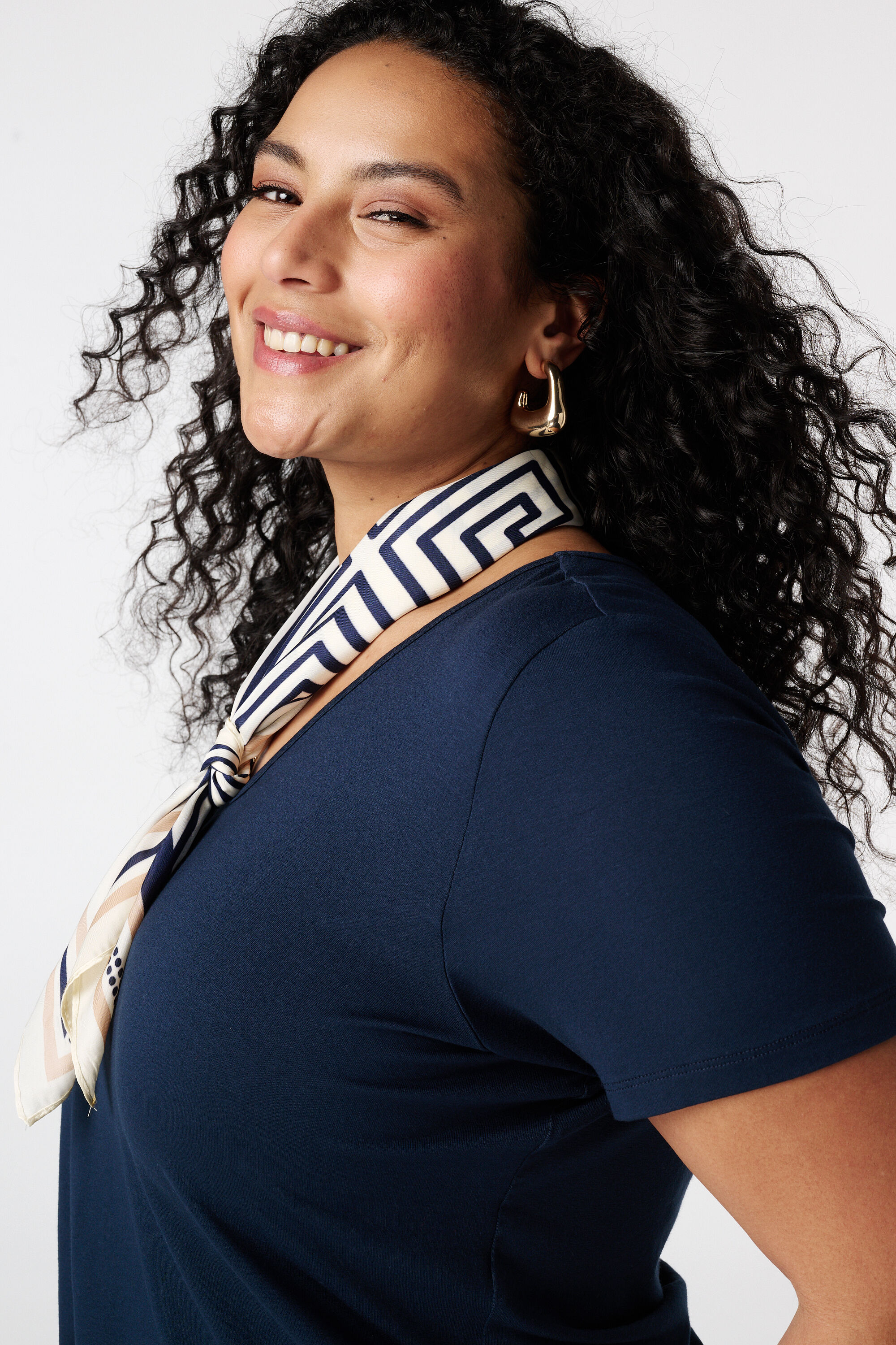 T-shirt &agrave; col en V image number 4