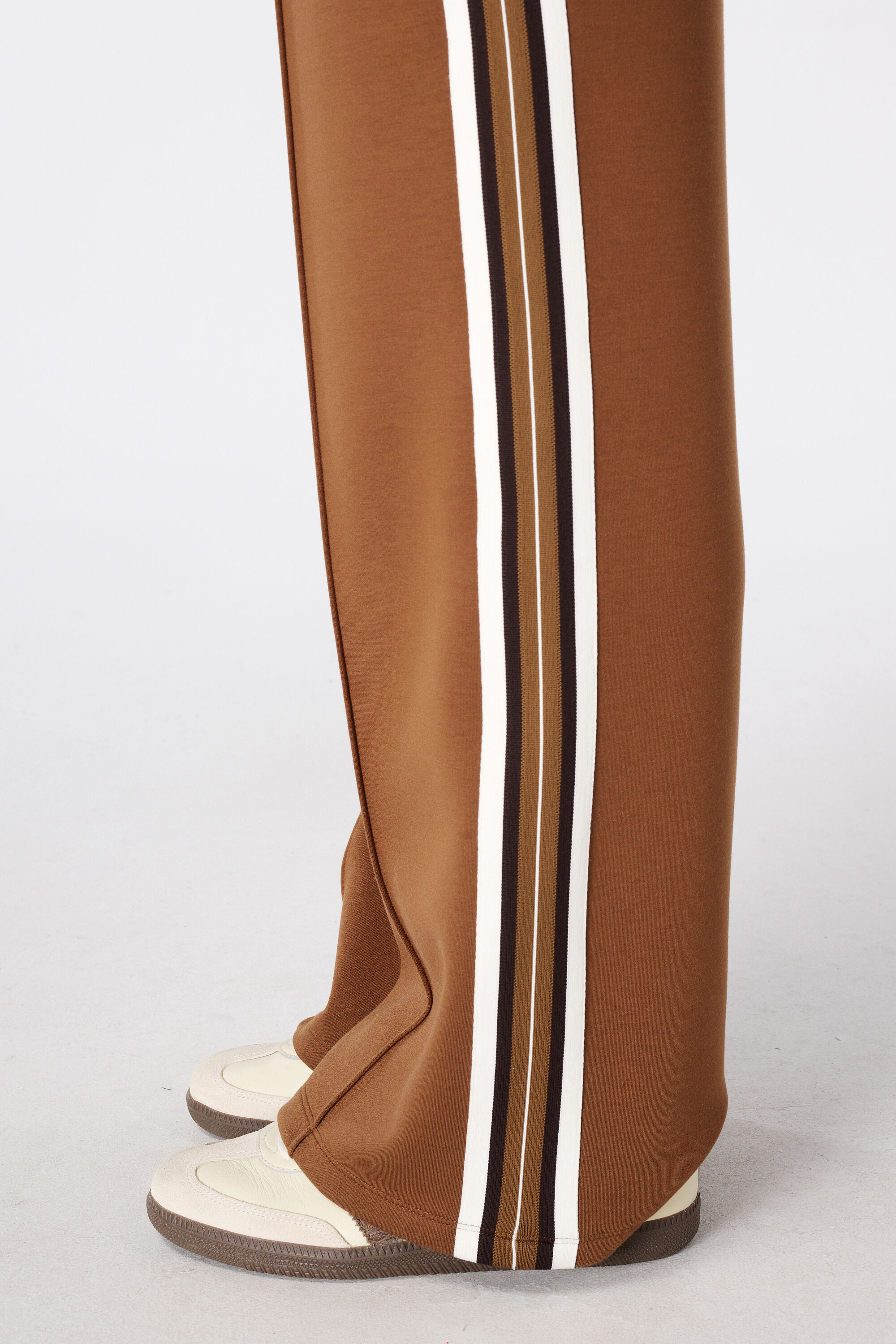 Pantalon &agrave; bande contrastante image number 4