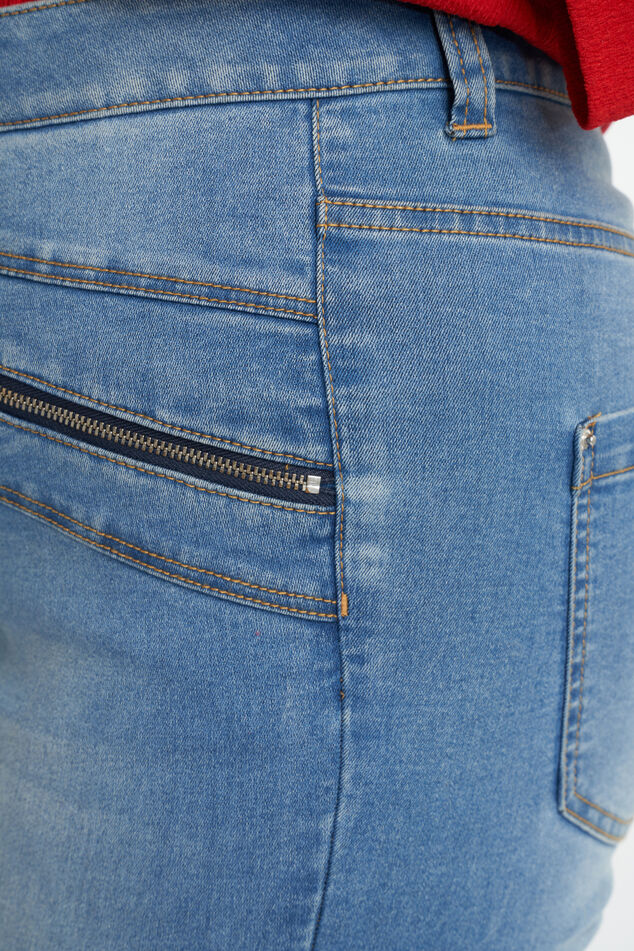 Jean aux fermetures décoratives image number 5