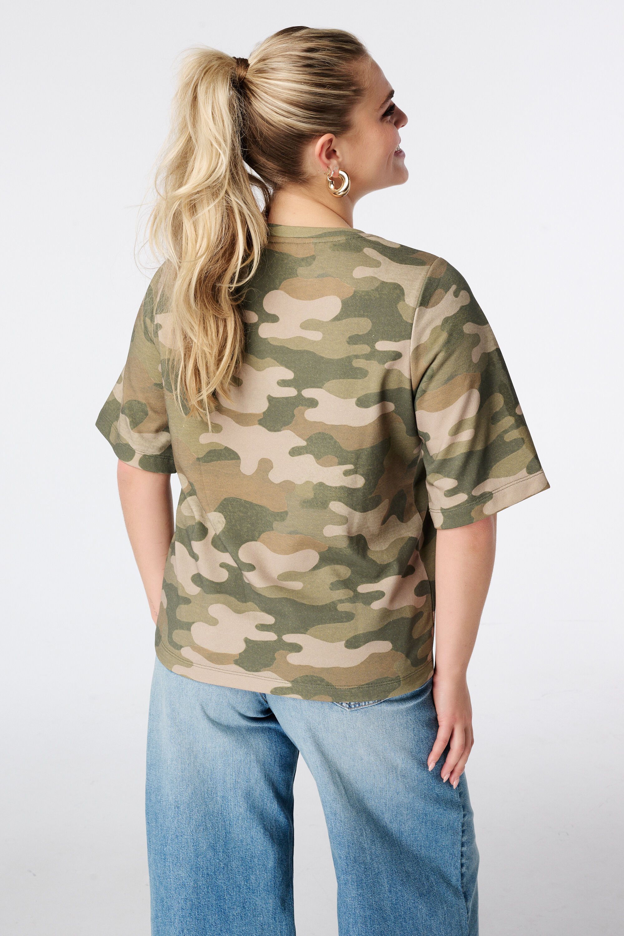 T-shirt en molleton &agrave; imprim&eacute; camouflage image number 3