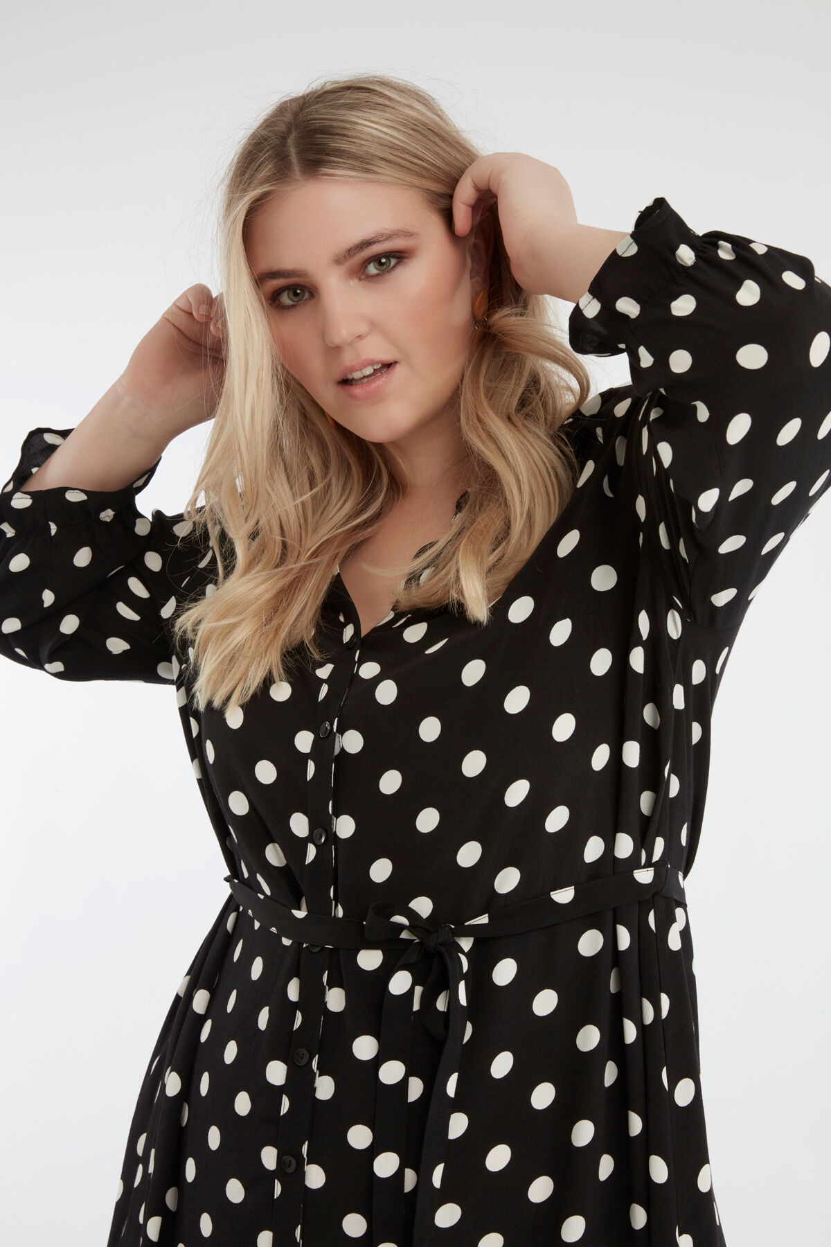 Robe &agrave; gros pois image number 3