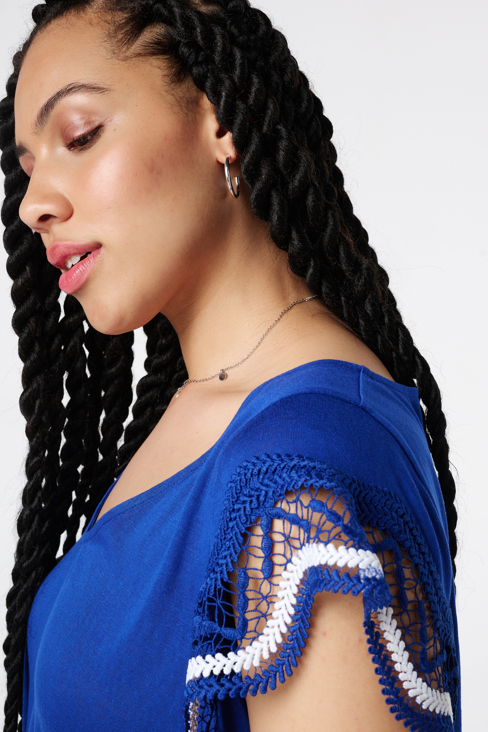 T-shirt avec des d&eacute;tails en crochet  image number 4