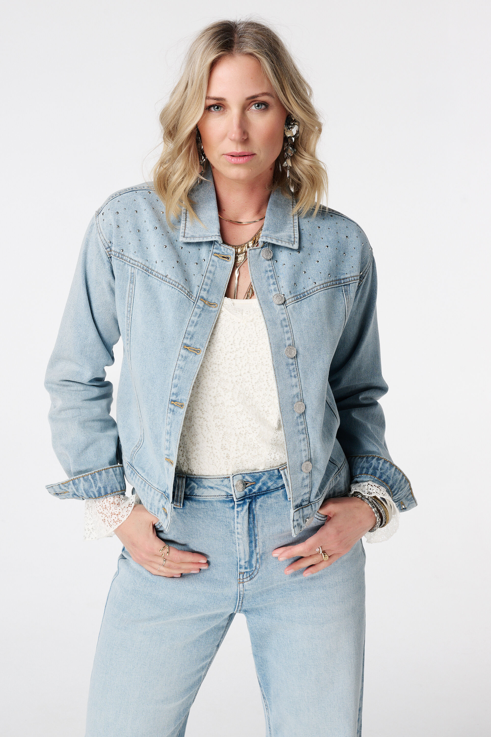 Veste en jean avec clous
