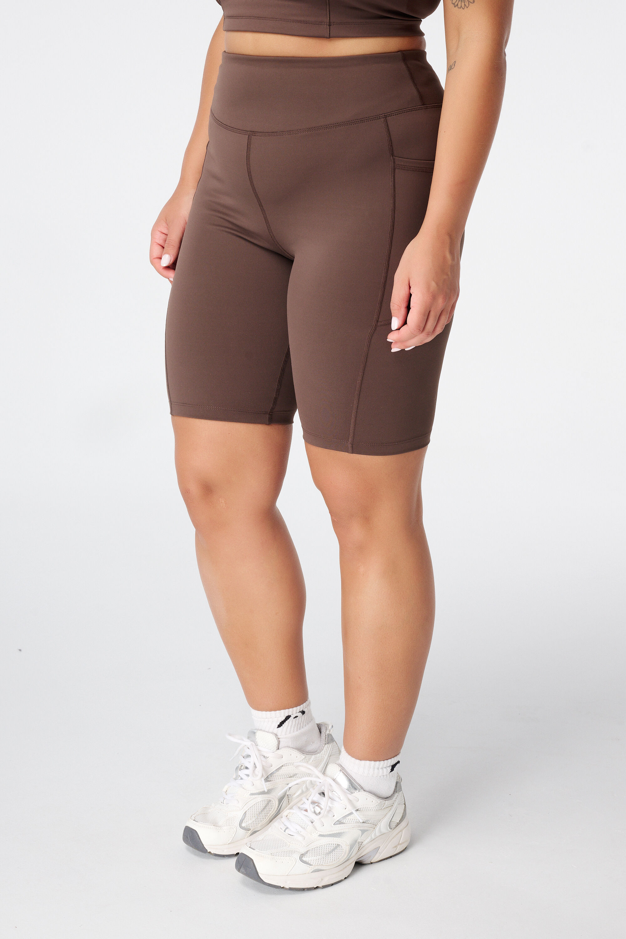 Legging de sport courte avec poches lat&eacute;rales image number 5