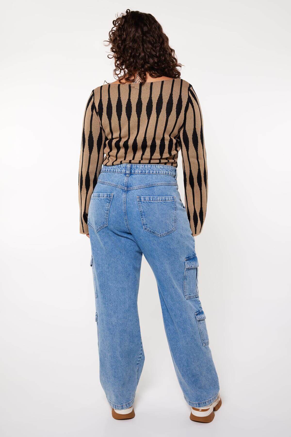 Jean cargo en denim image number 4