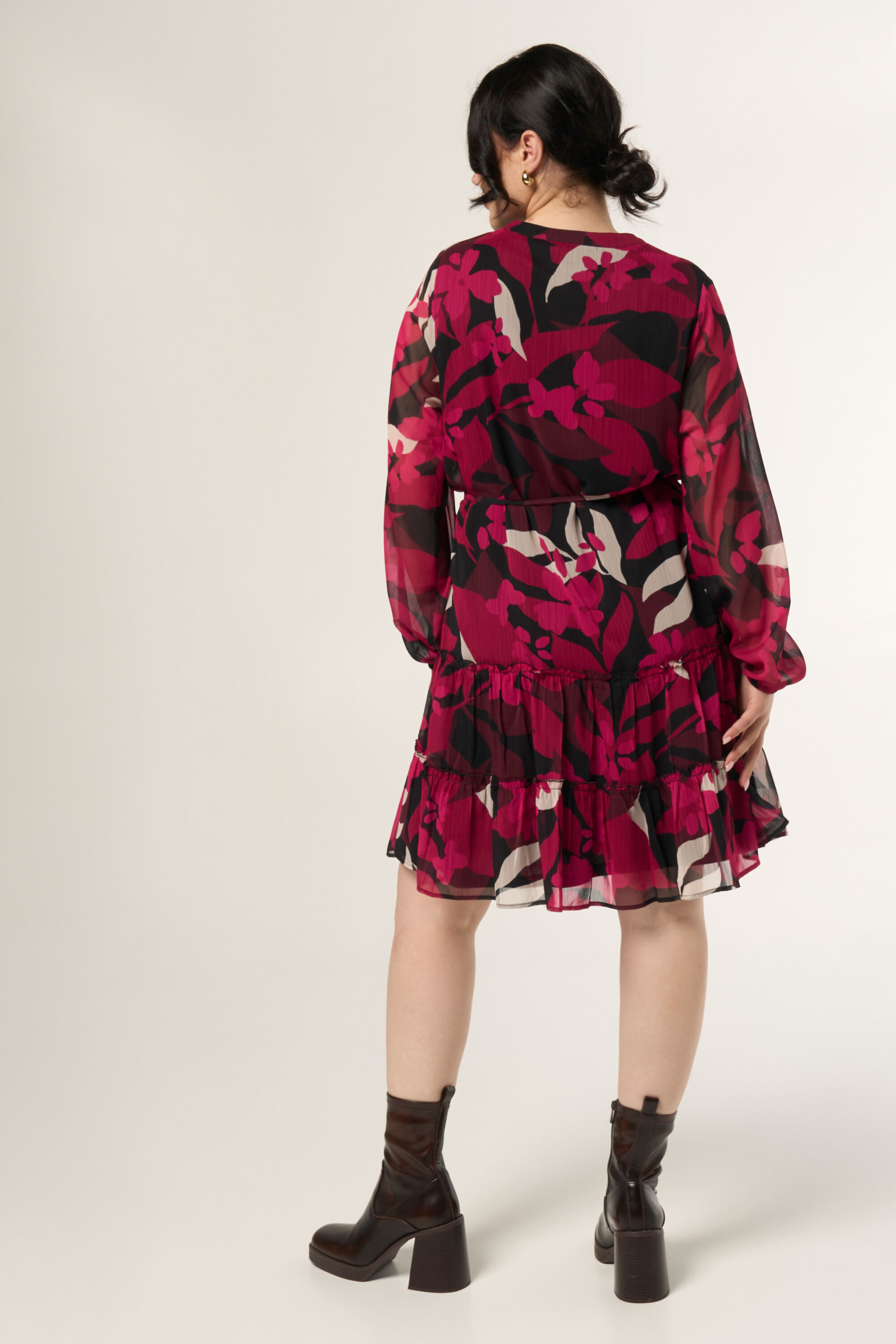 Robe &agrave; boutons traversants avec ceinture image number 3