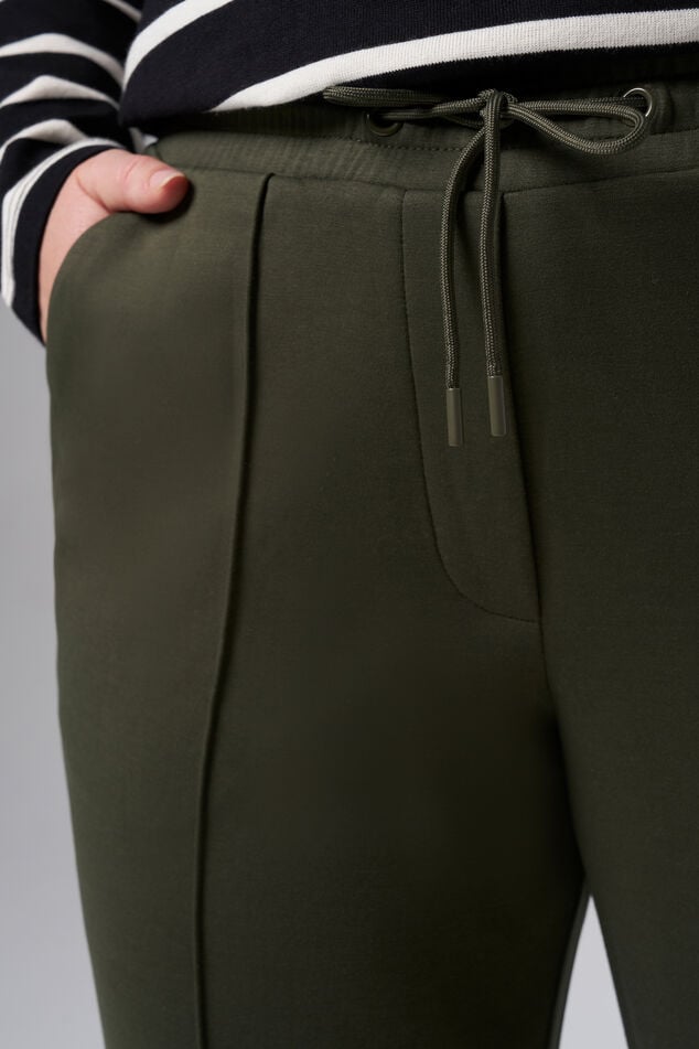 Jean avec couture décorative  image number 4