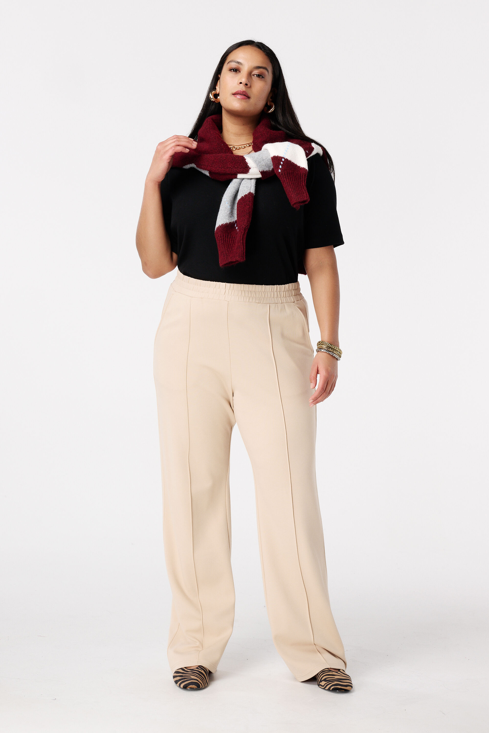 Top en maille c&ocirc;tel&eacute;e avec col en V image number 5