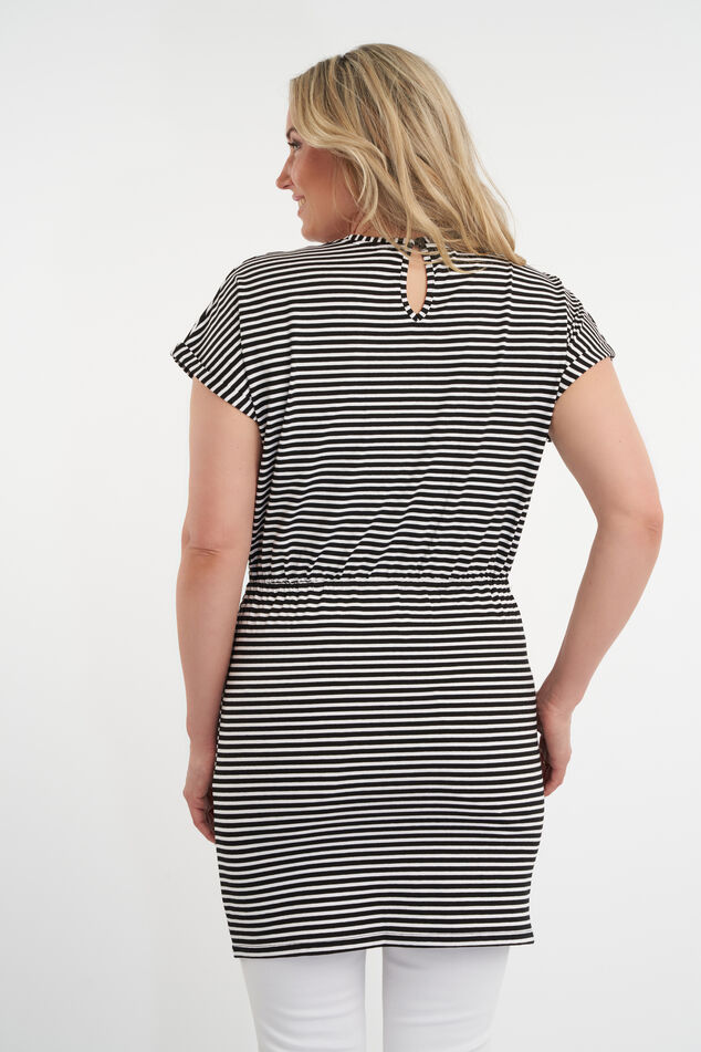 Tunique décorée en dentelle image number 4