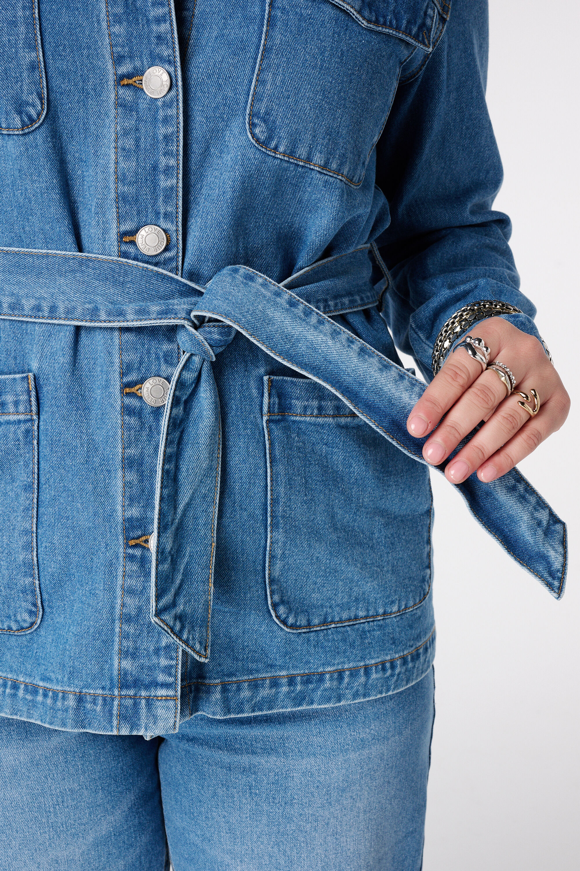 Veste en jean avec ceinture image number 6