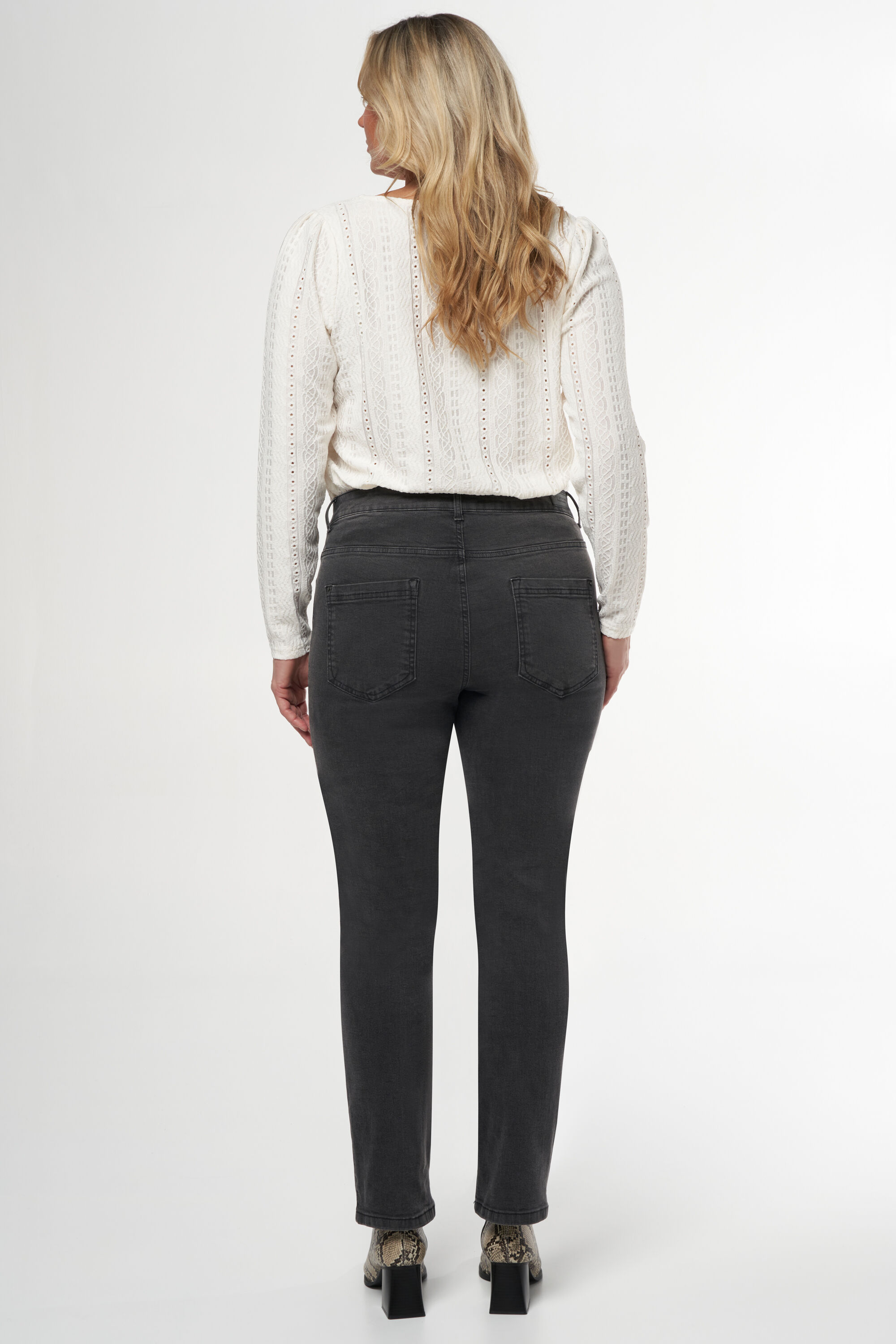 Jean &agrave; jambes droites LILY image number 4