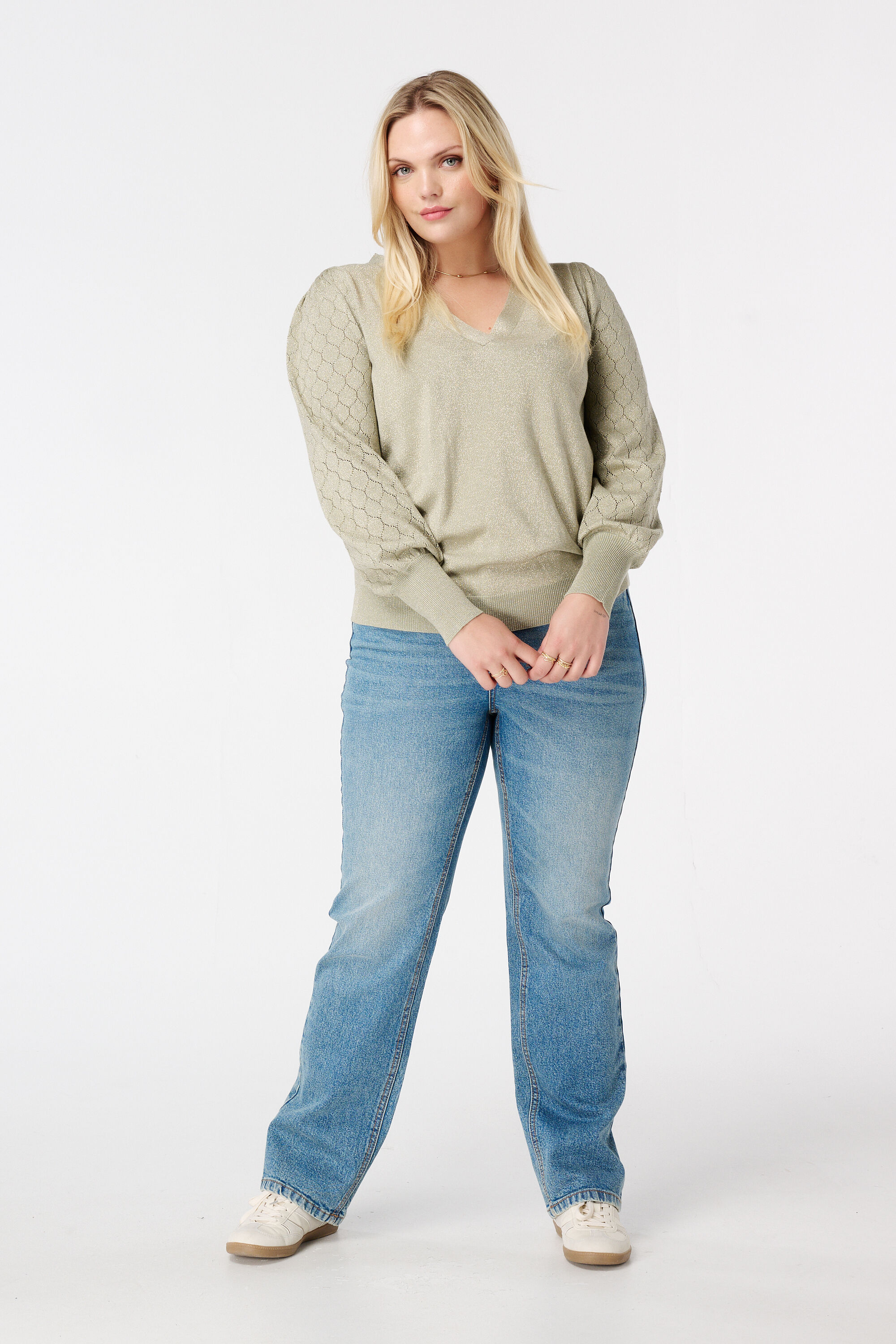 Pull avec lurex et d&eacute;tails sur les manches image number 5