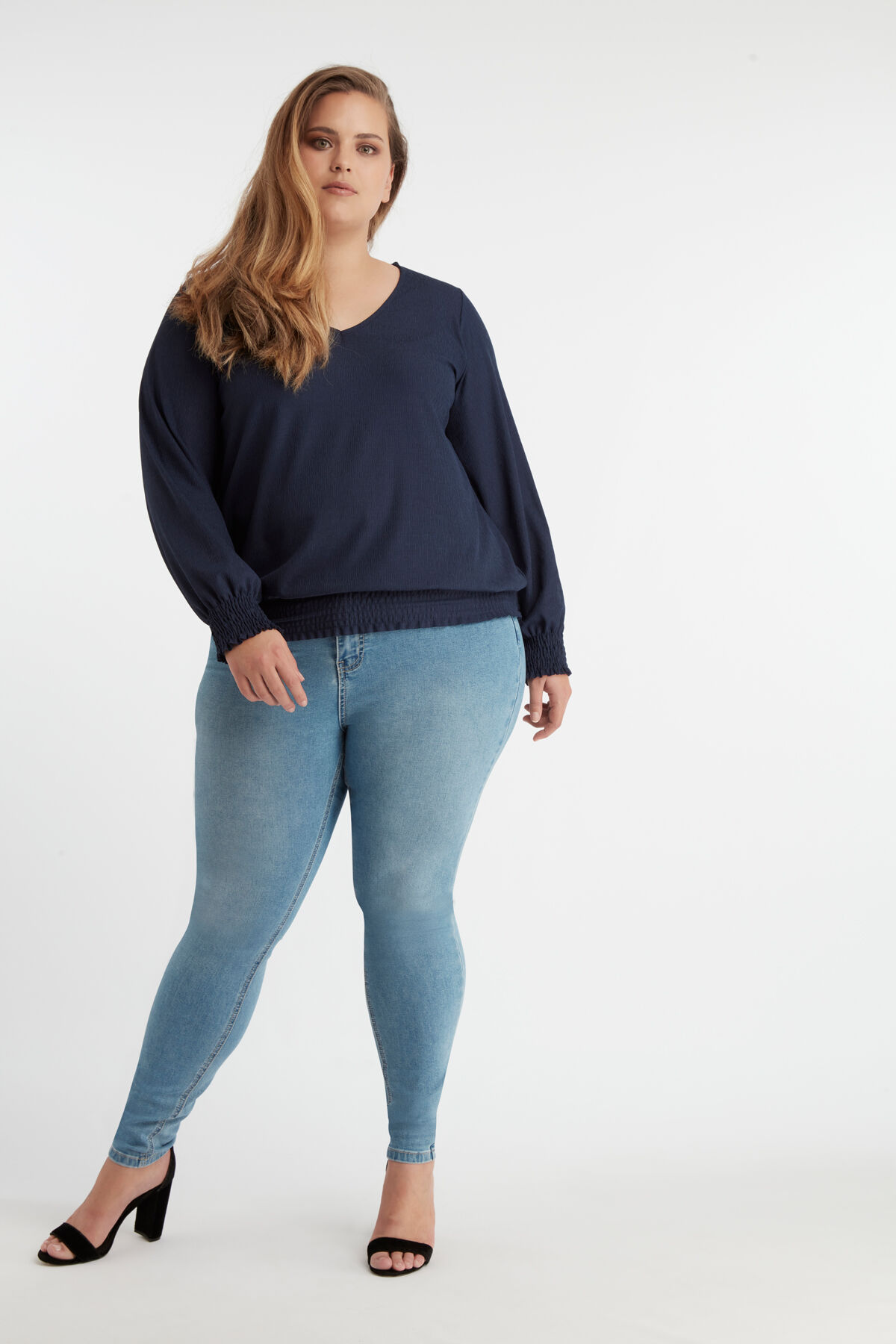 Haut col en V image number 3