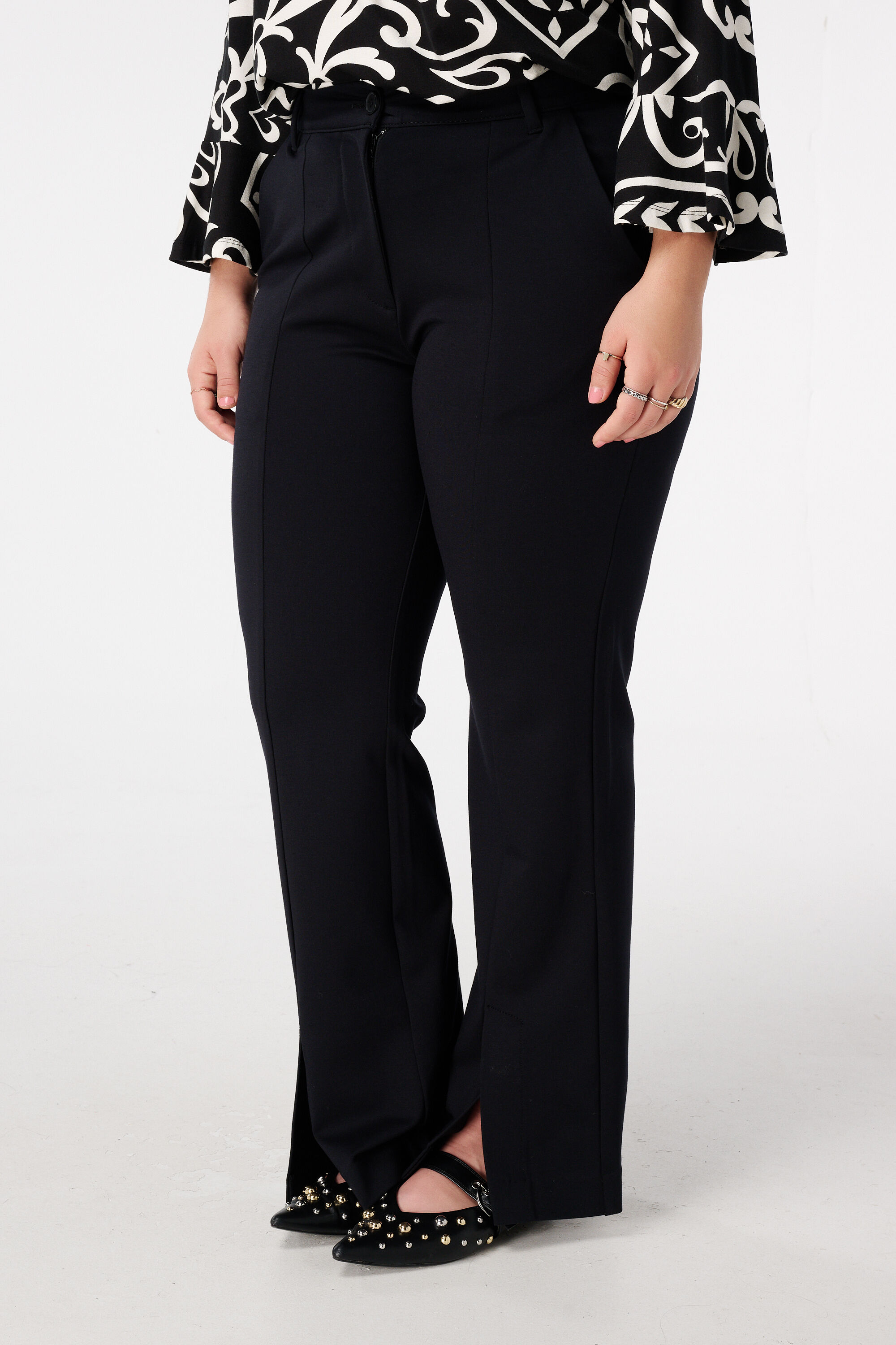 Pantalon &eacute;vas&eacute; avec fente image number 5