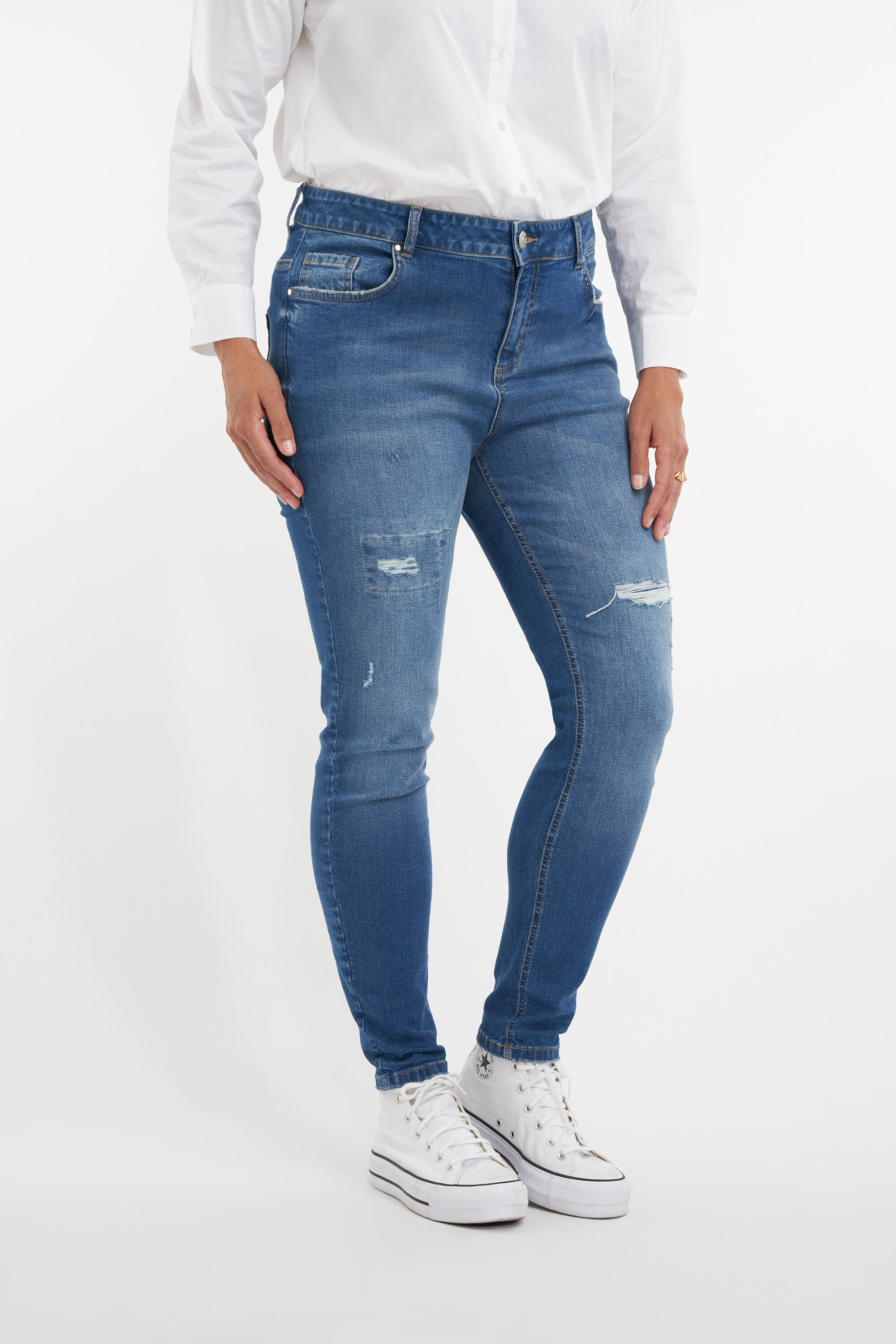 Jean aux d&eacute;cors d&eacute;chir&eacute;s image number 6