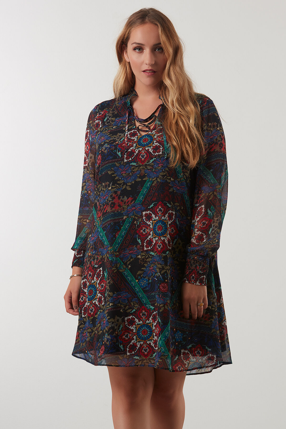 Robe &agrave; volants &agrave; coupe ample image number 3