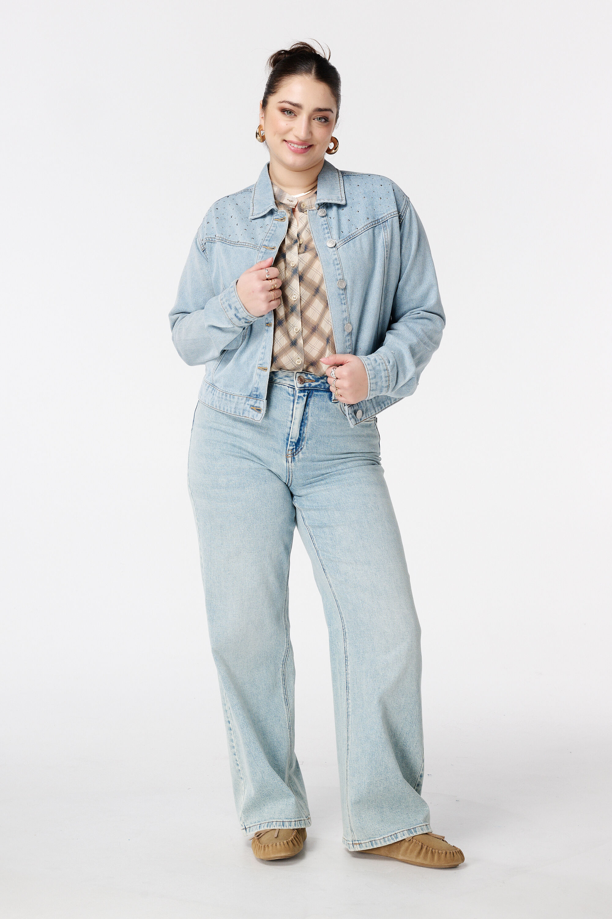 Veste en jean avec clous image number 5