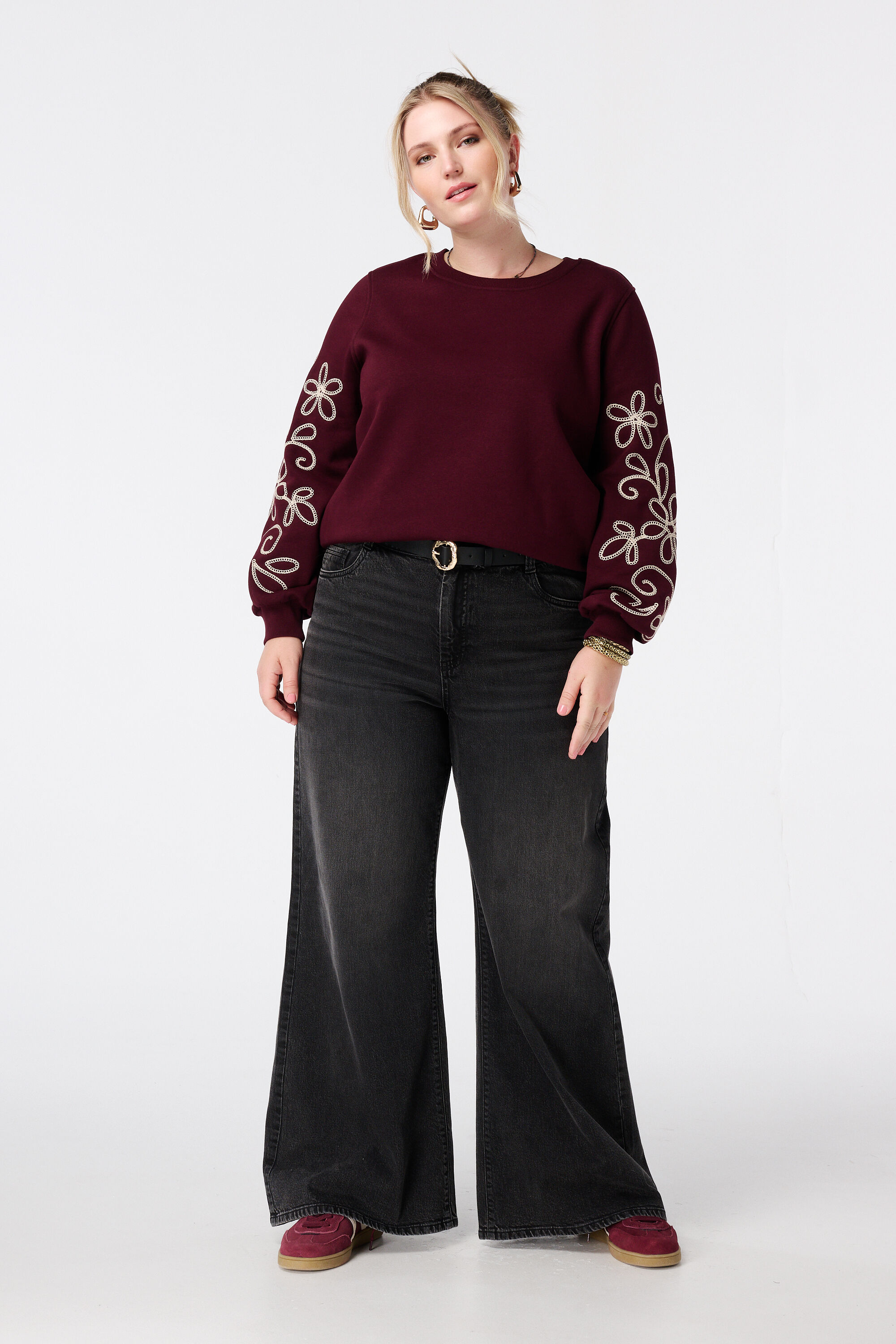 Pull avec d&eacute;tails brod&eacute;s image number 5