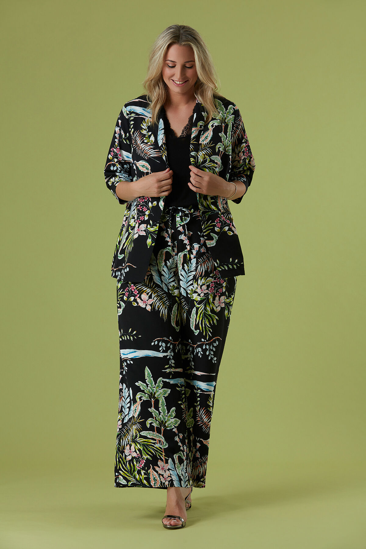 Veste blazer &agrave; imprim&eacute; fleuri image number 4