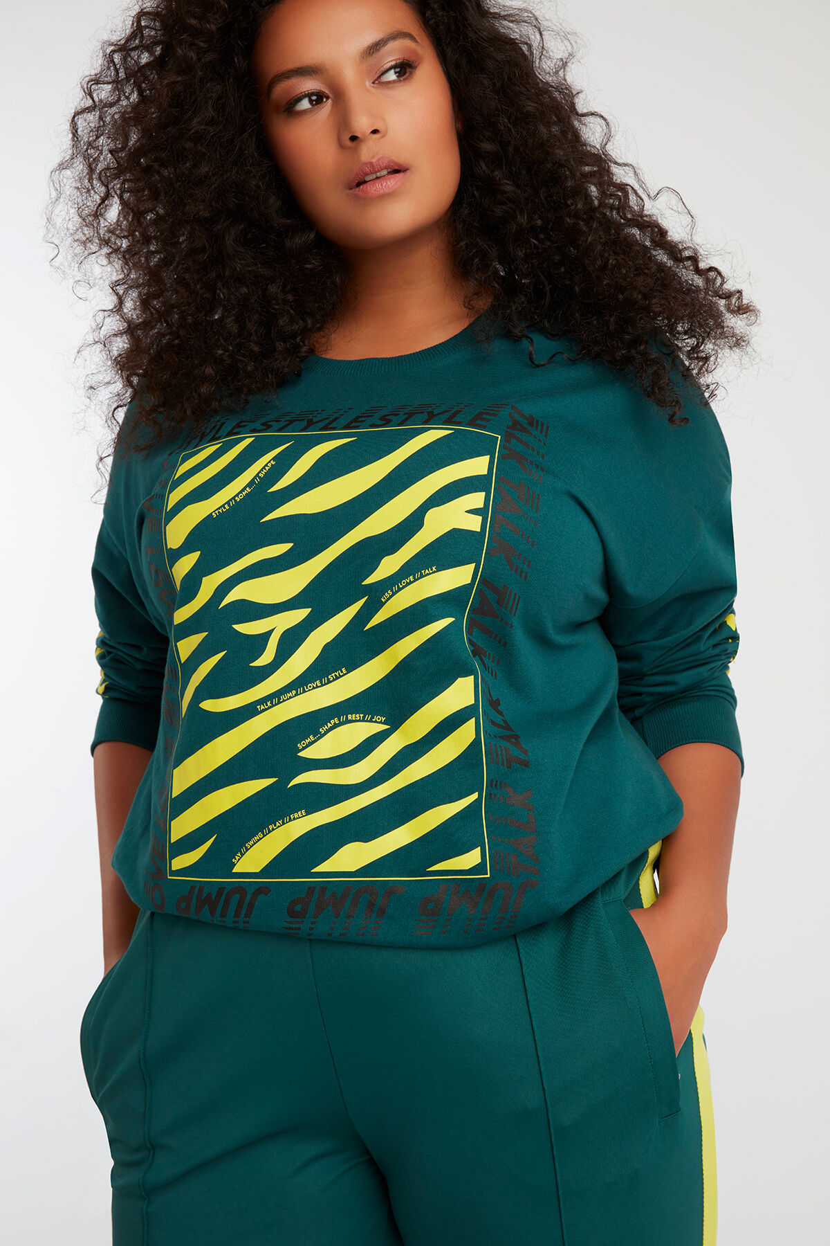 T-shirt imprim&eacute; image number 6